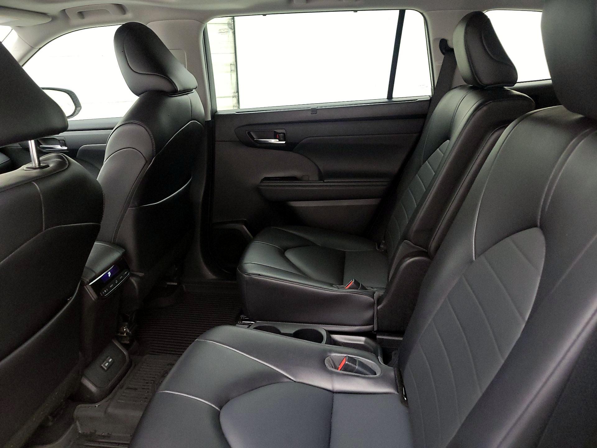 Thumbnail: 2022 Toyota Highlander - 19