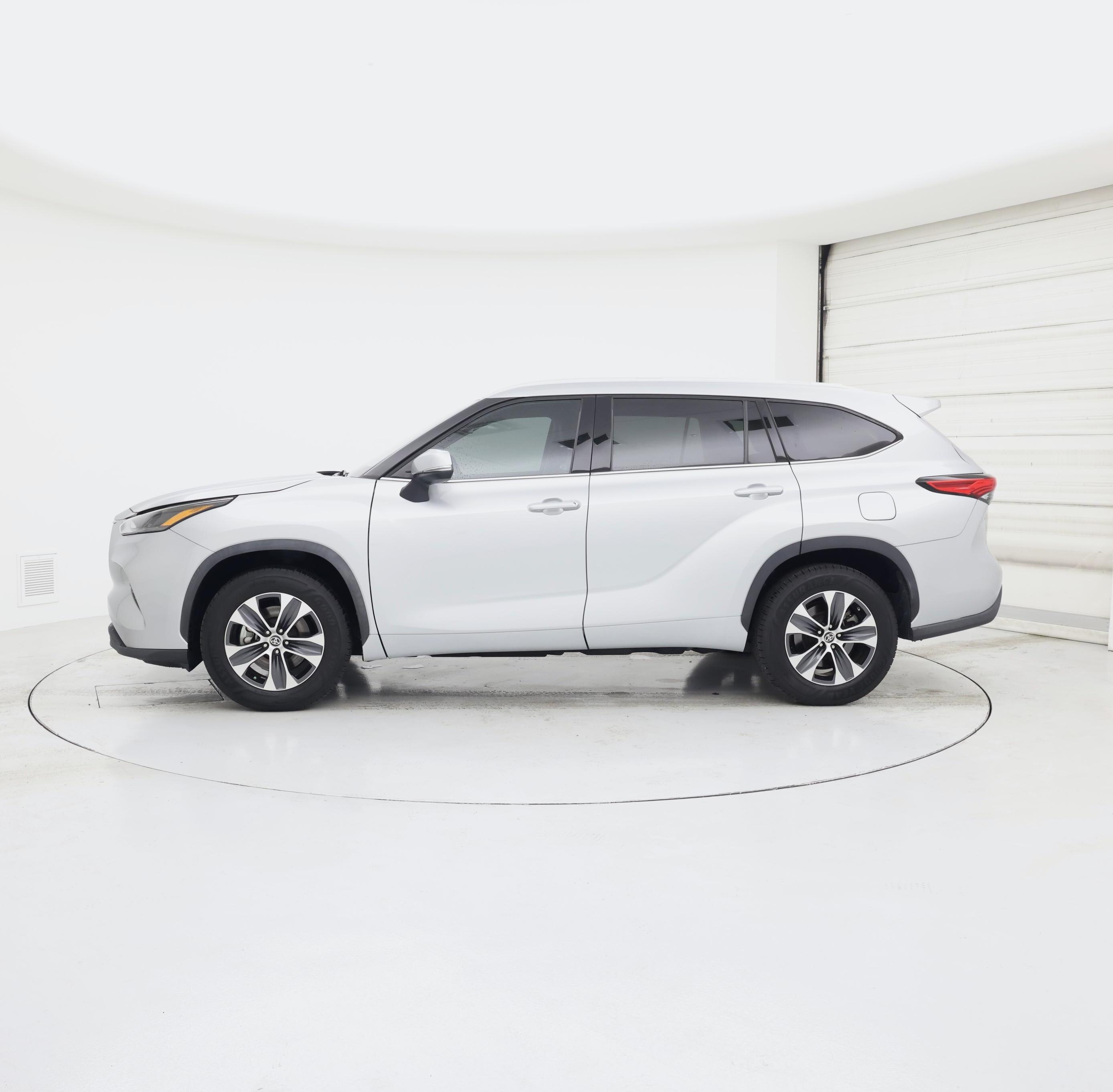 Thumbnail: 2022 Toyota Highlander - 3