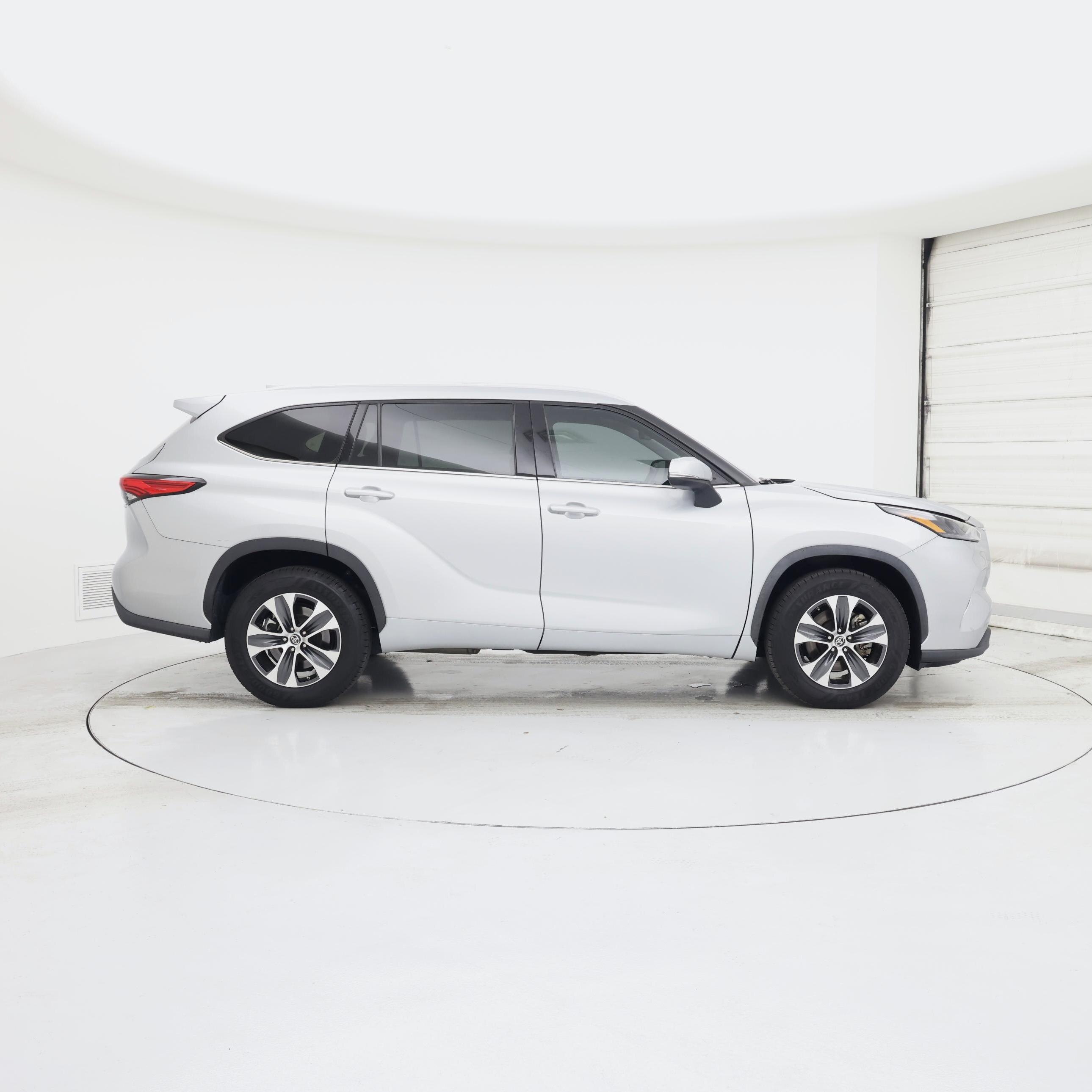 Thumbnail: 2022 Toyota Highlander - 7