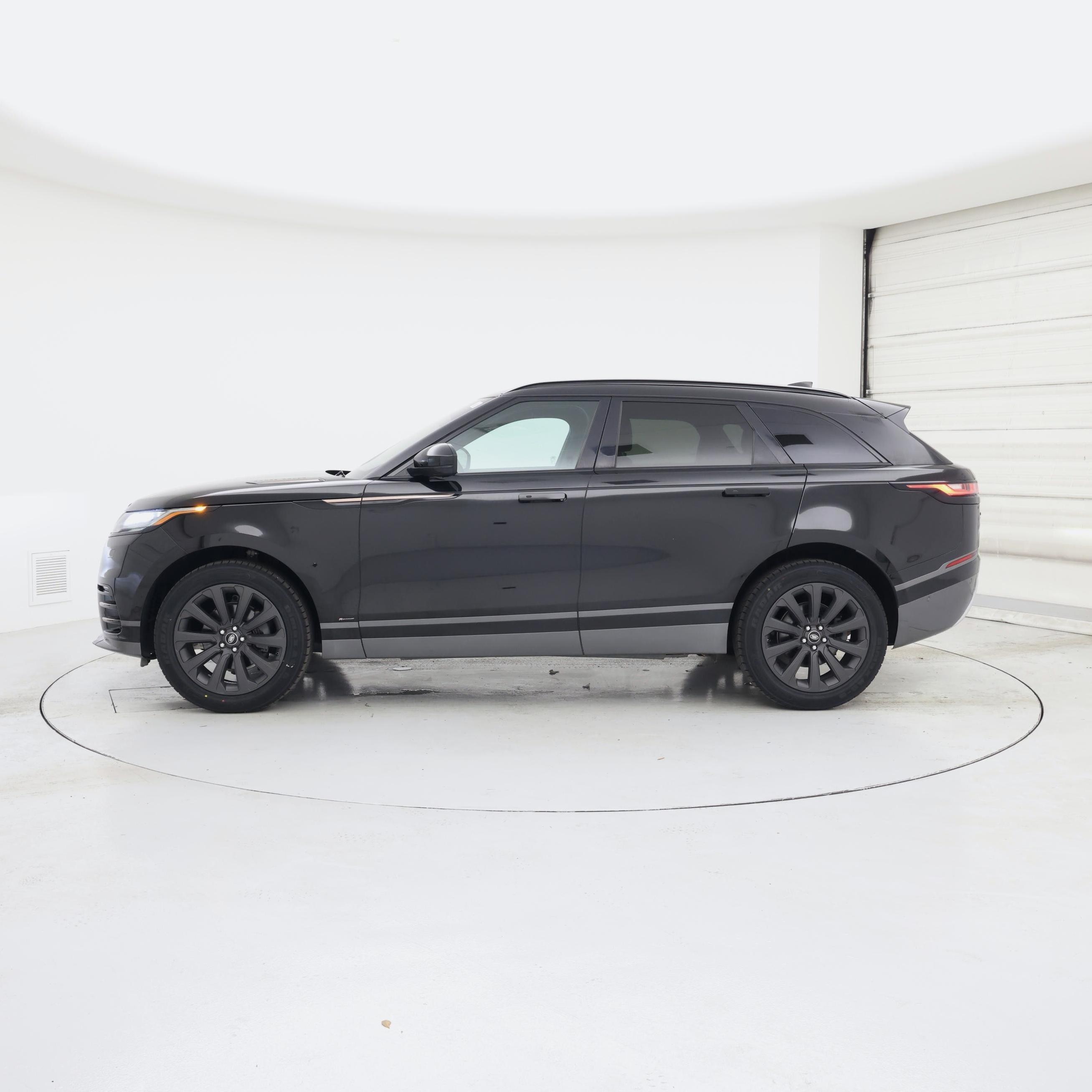 Thumbnail: 2018 Land Rover Range Rover Velar - 3