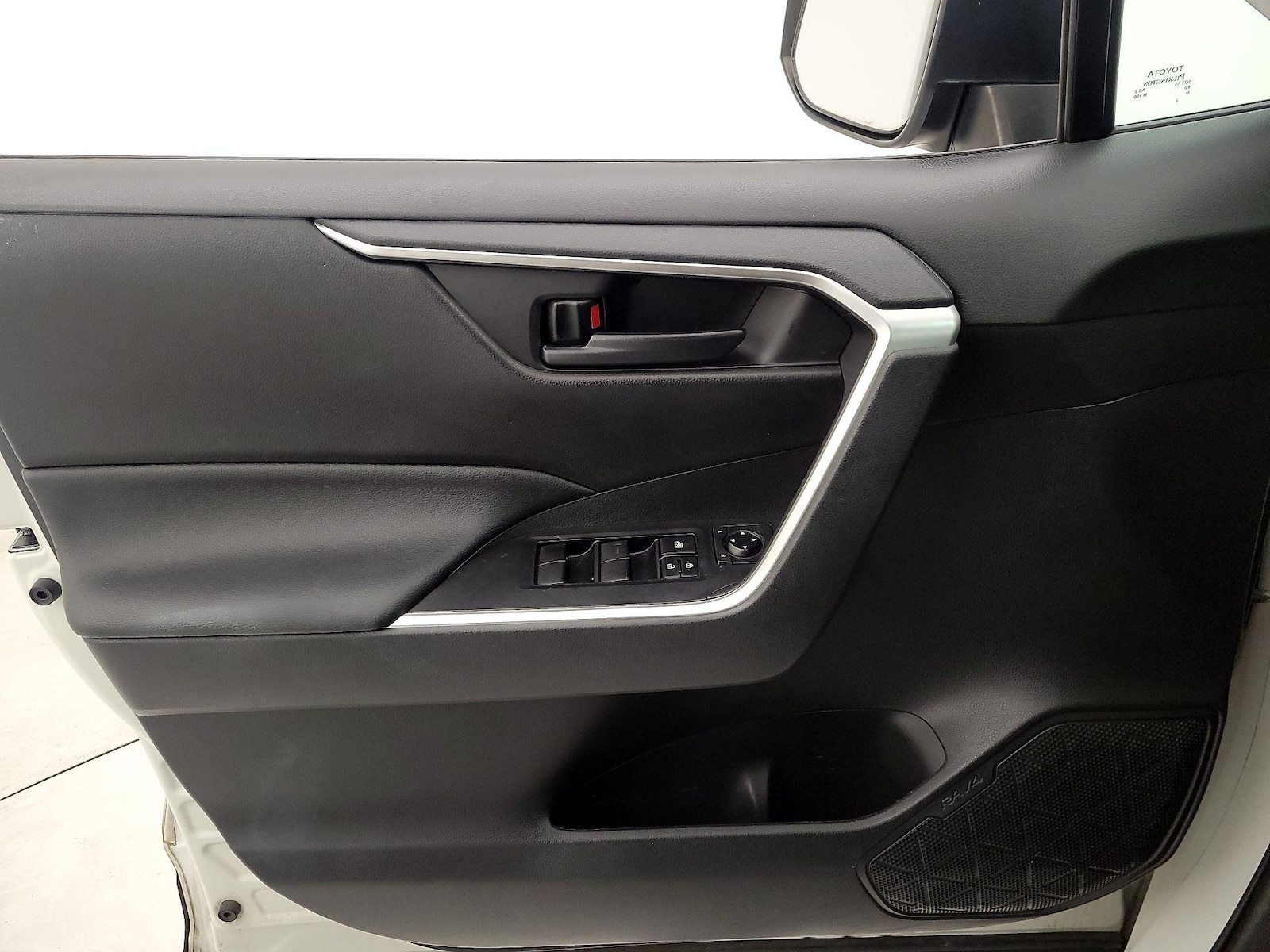 2021 Toyota RAV4 LE - Photo 13
