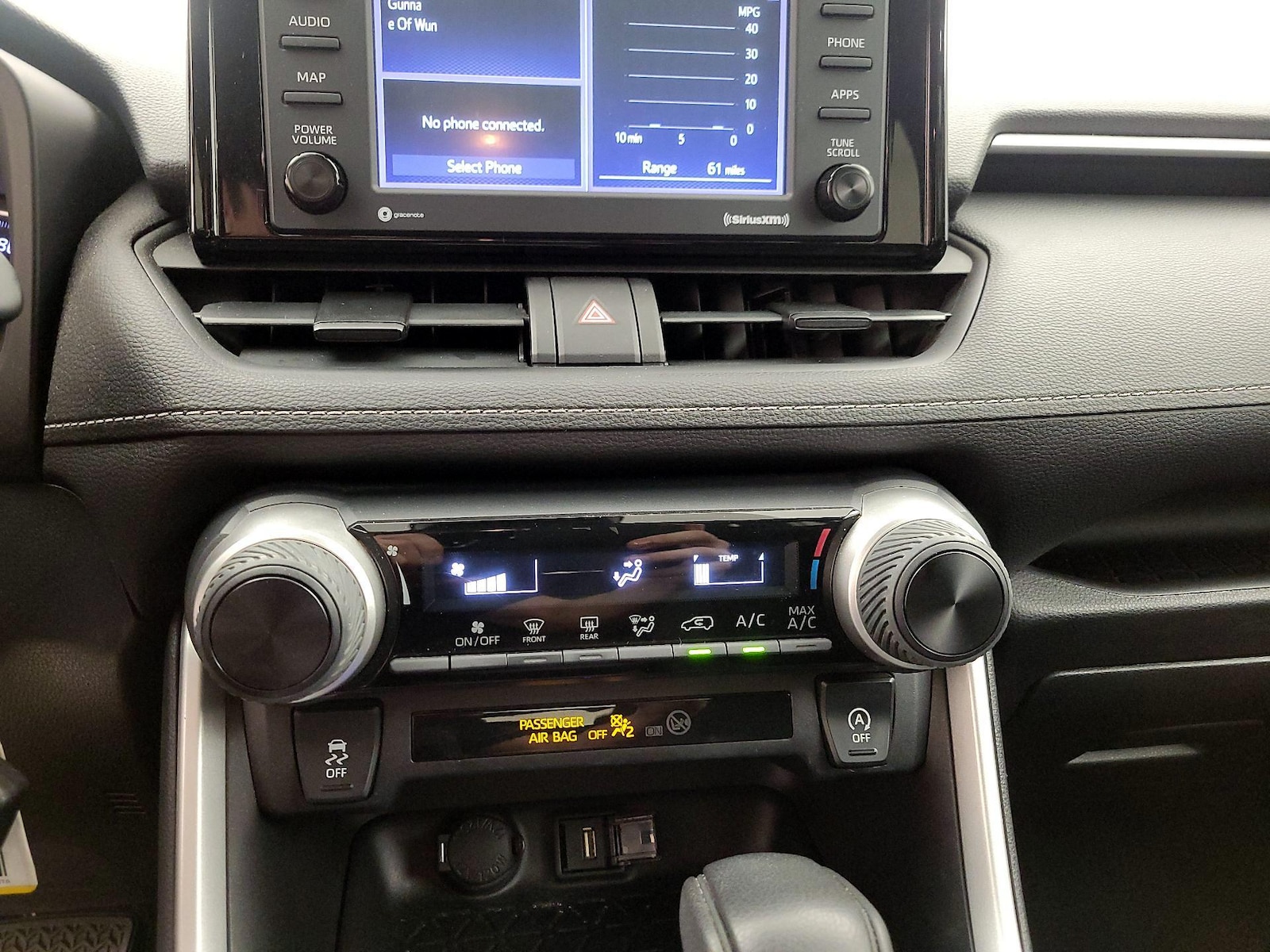 2021 Toyota RAV4 LE - Photo 17
