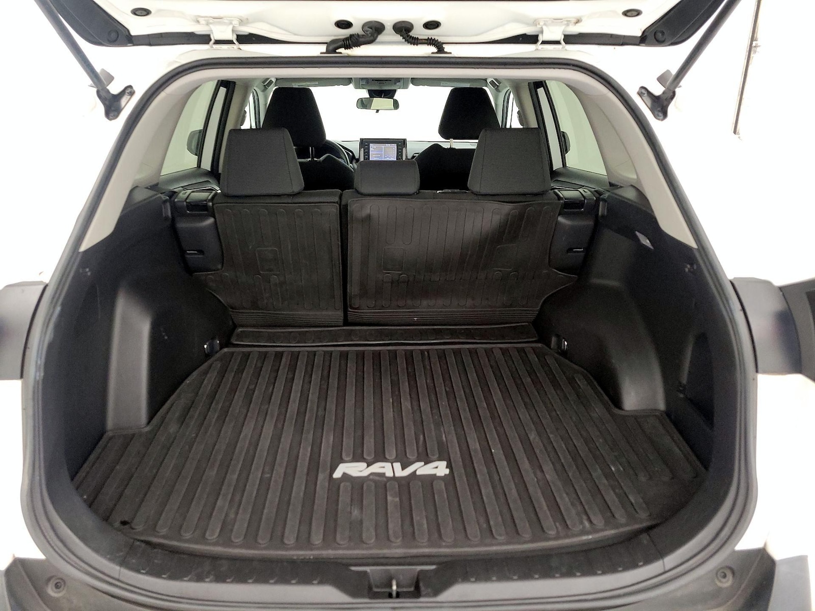 2021 Toyota RAV4 LE - Photo 21
