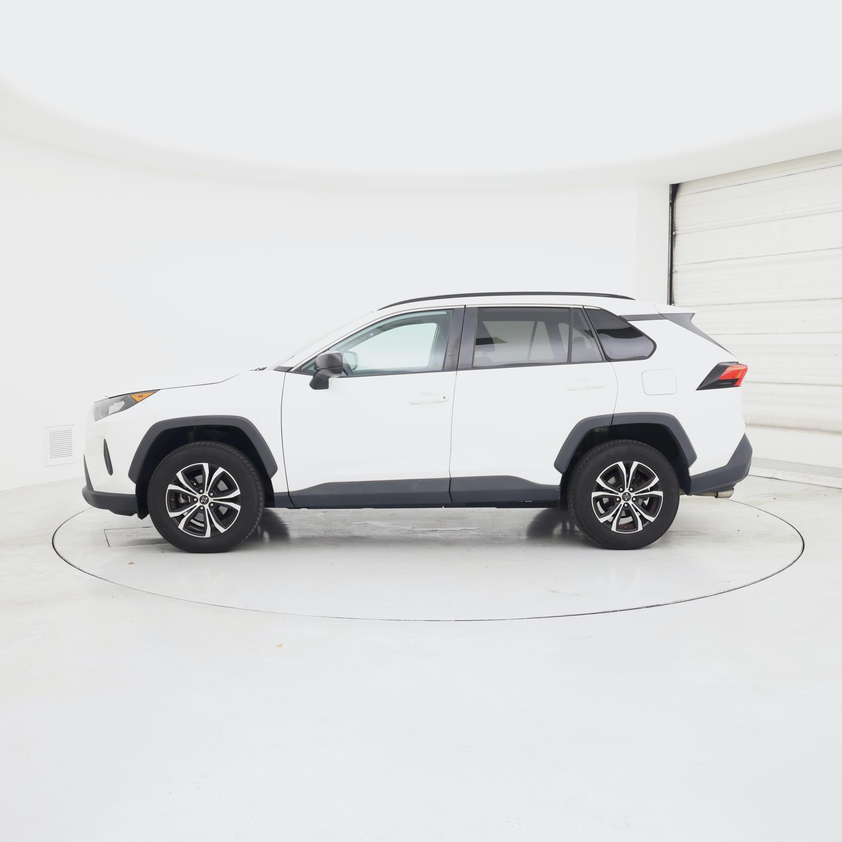 Thumbnail: 2021 Toyota RAV4 - 3