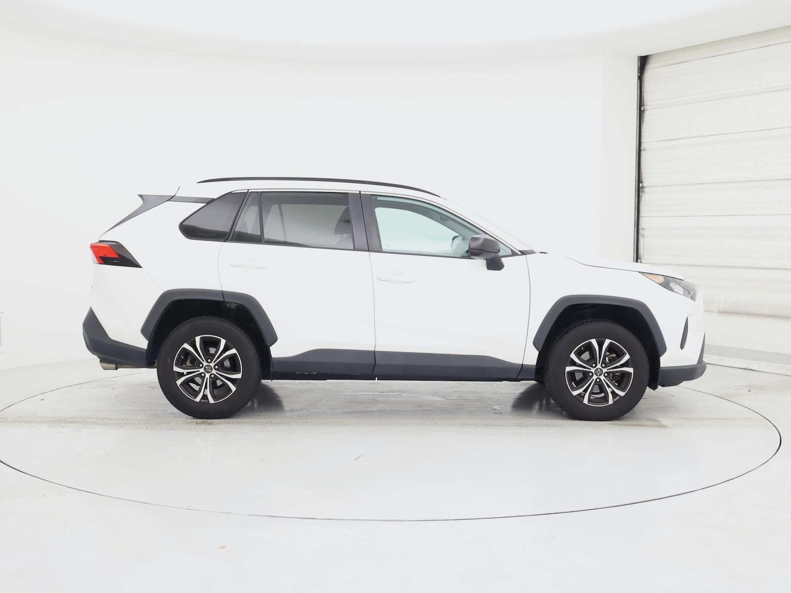 2021 Toyota RAV4 LE - Photo 8