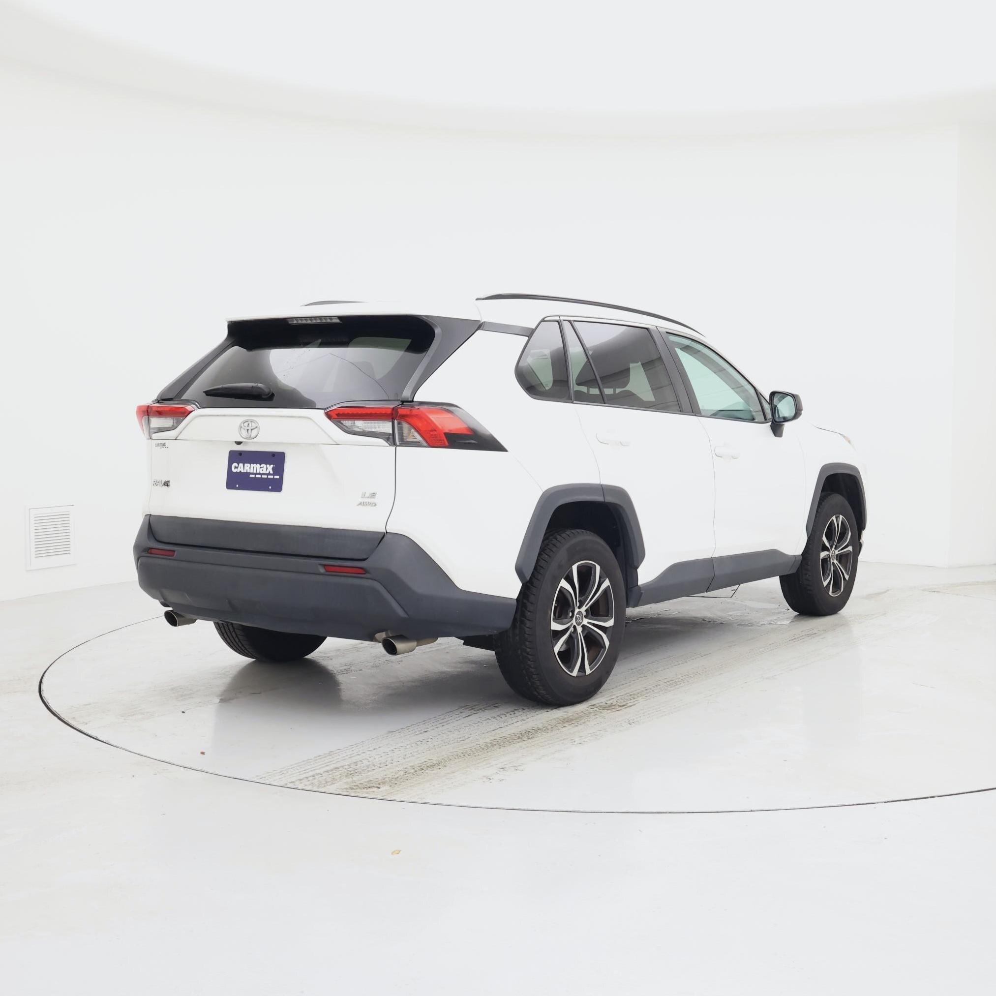 Thumbnail: 2021 Toyota RAV4 - 8