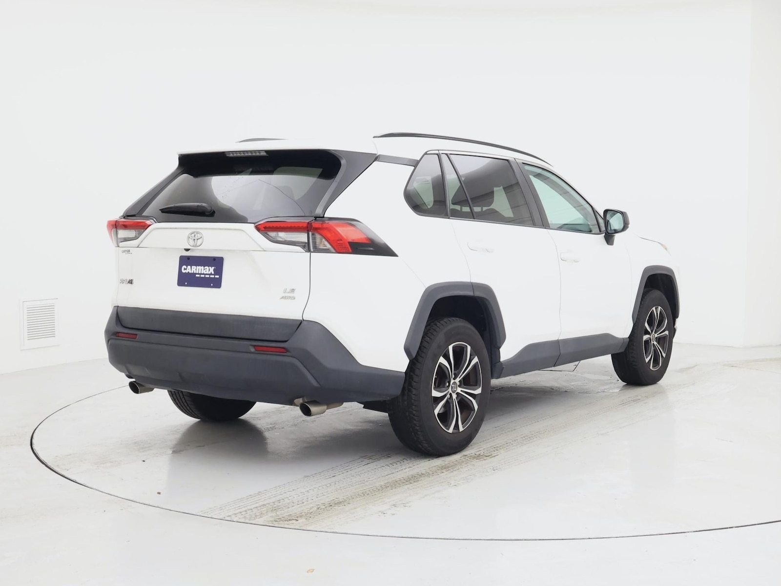 2021 Toyota RAV4 LE - Photo 9