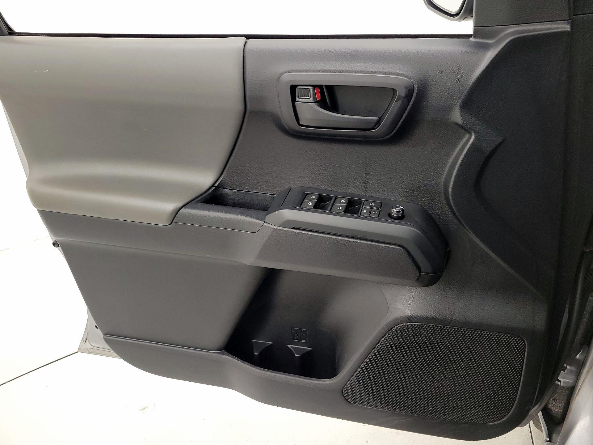 Thumbnail: 2020 Toyota Tacoma - 12