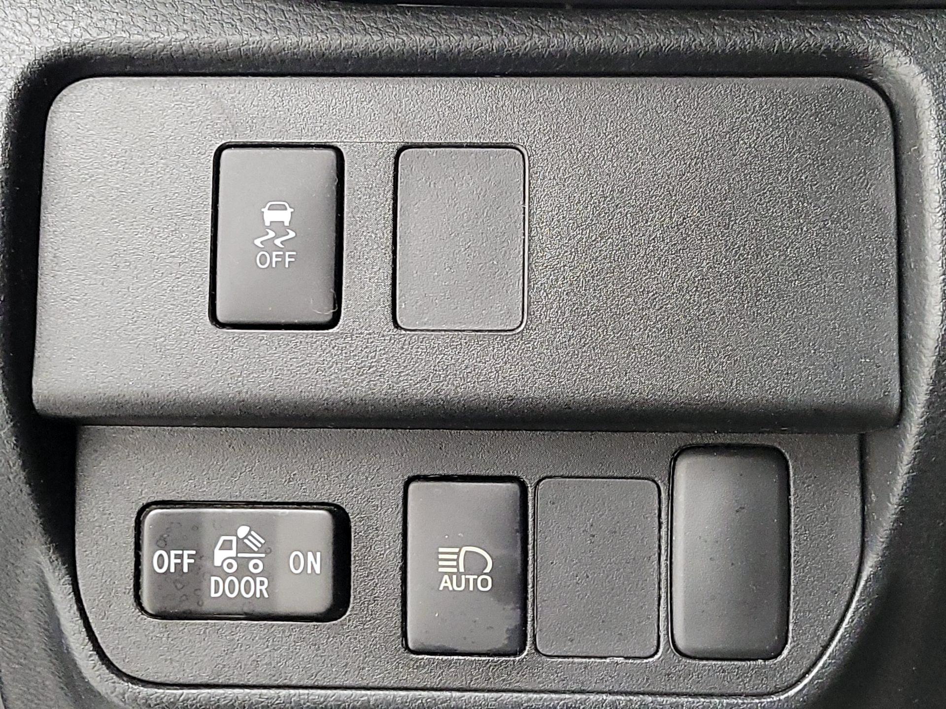 Thumbnail: 2020 Toyota Tacoma - 13