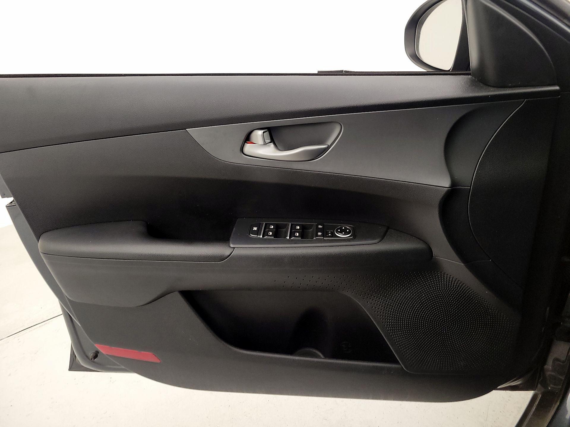 Thumbnail: 2019 Kia Forte - 12