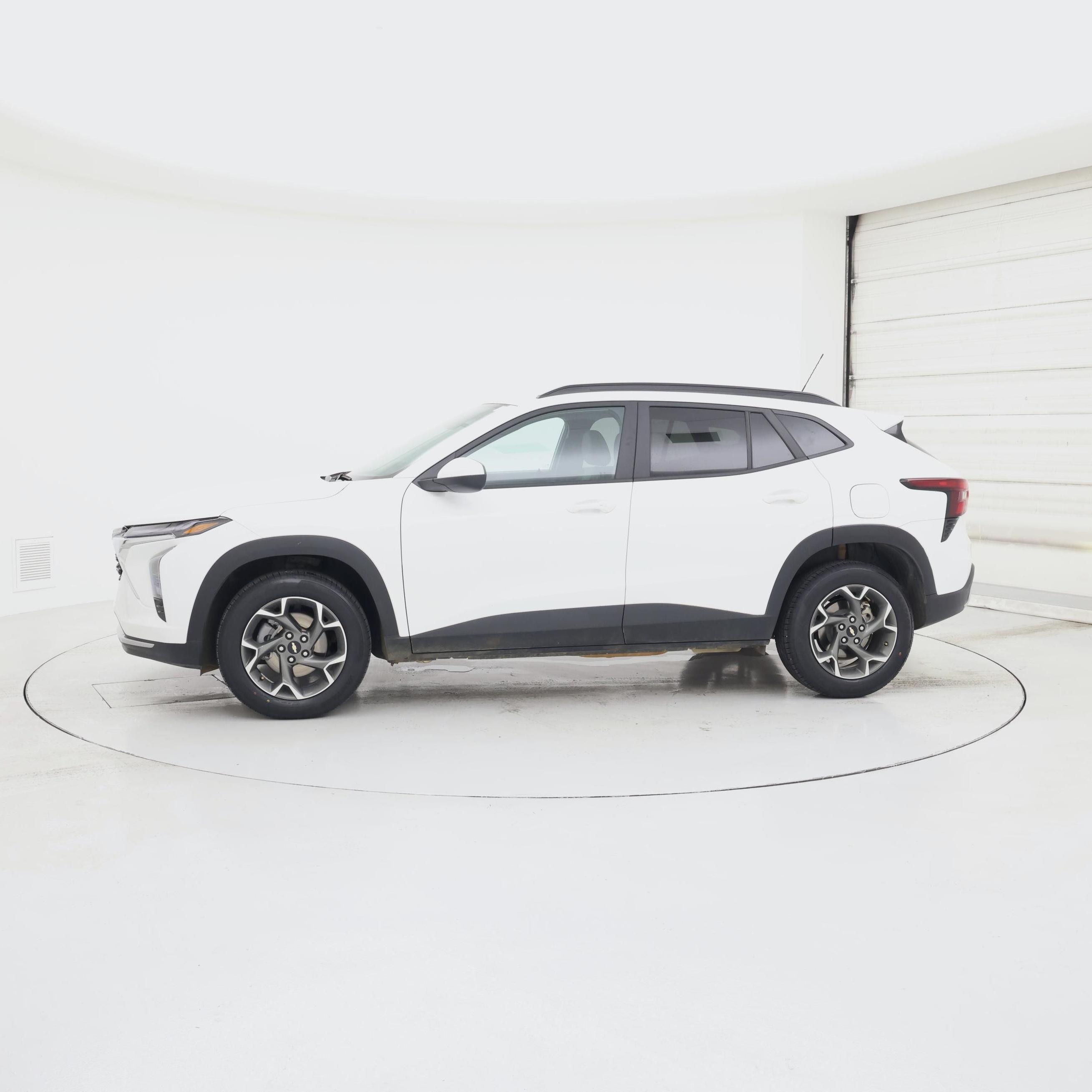 Thumbnail: 2025 Chevrolet Trax - 3