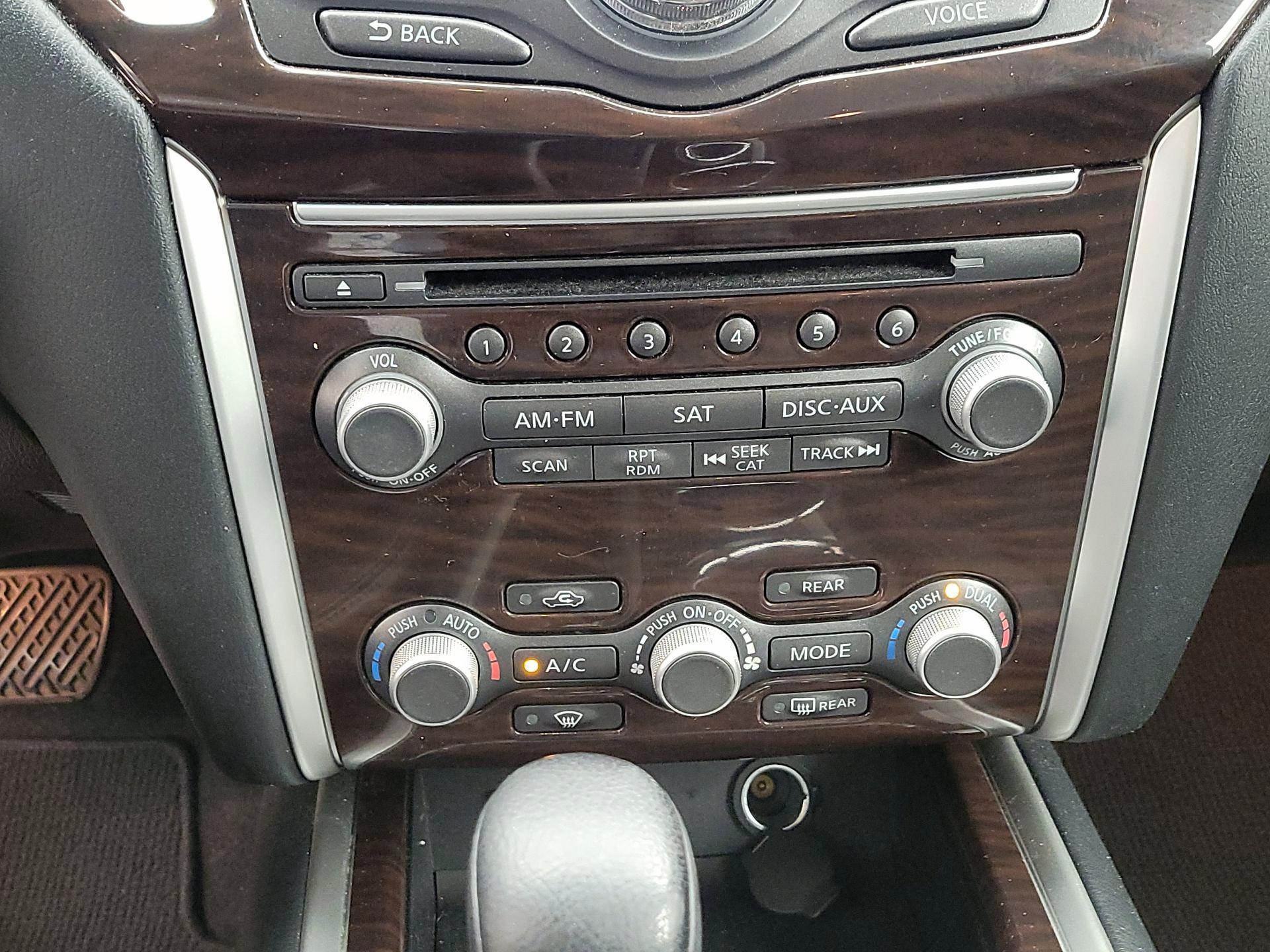 Thumbnail: 2014 Nissan Pathfinder - 16