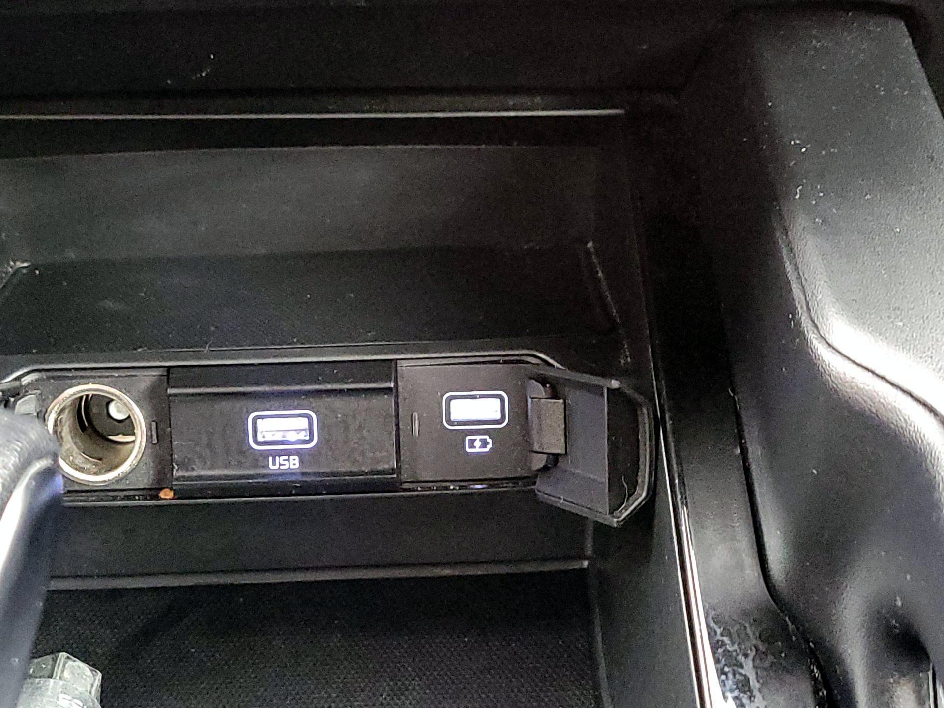 Thumbnail: 2022 Kia Telluride - 18