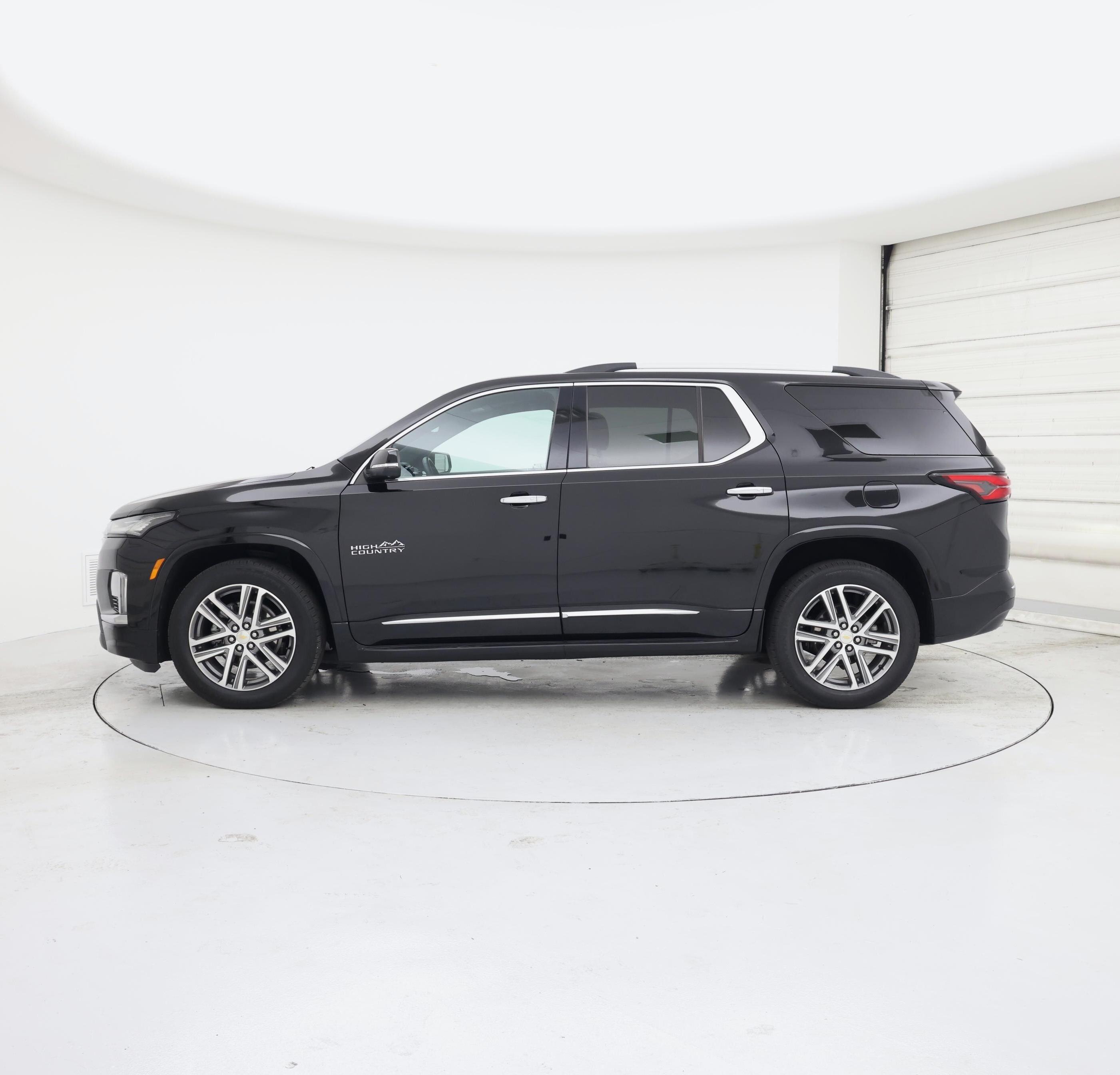 Thumbnail: 2023 Chevrolet Traverse - 3