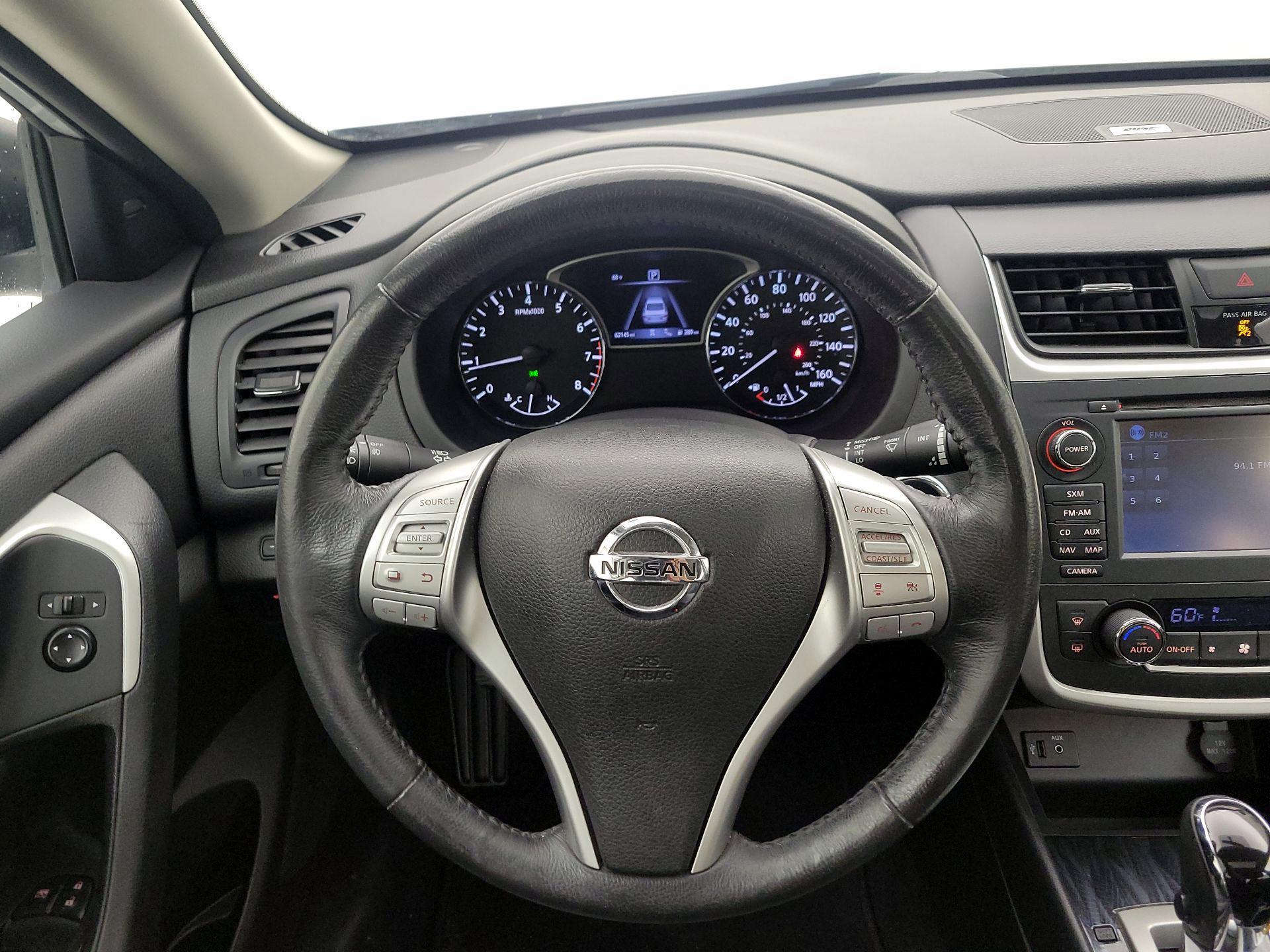 Thumbnail: 2016 Nissan Altima - 10