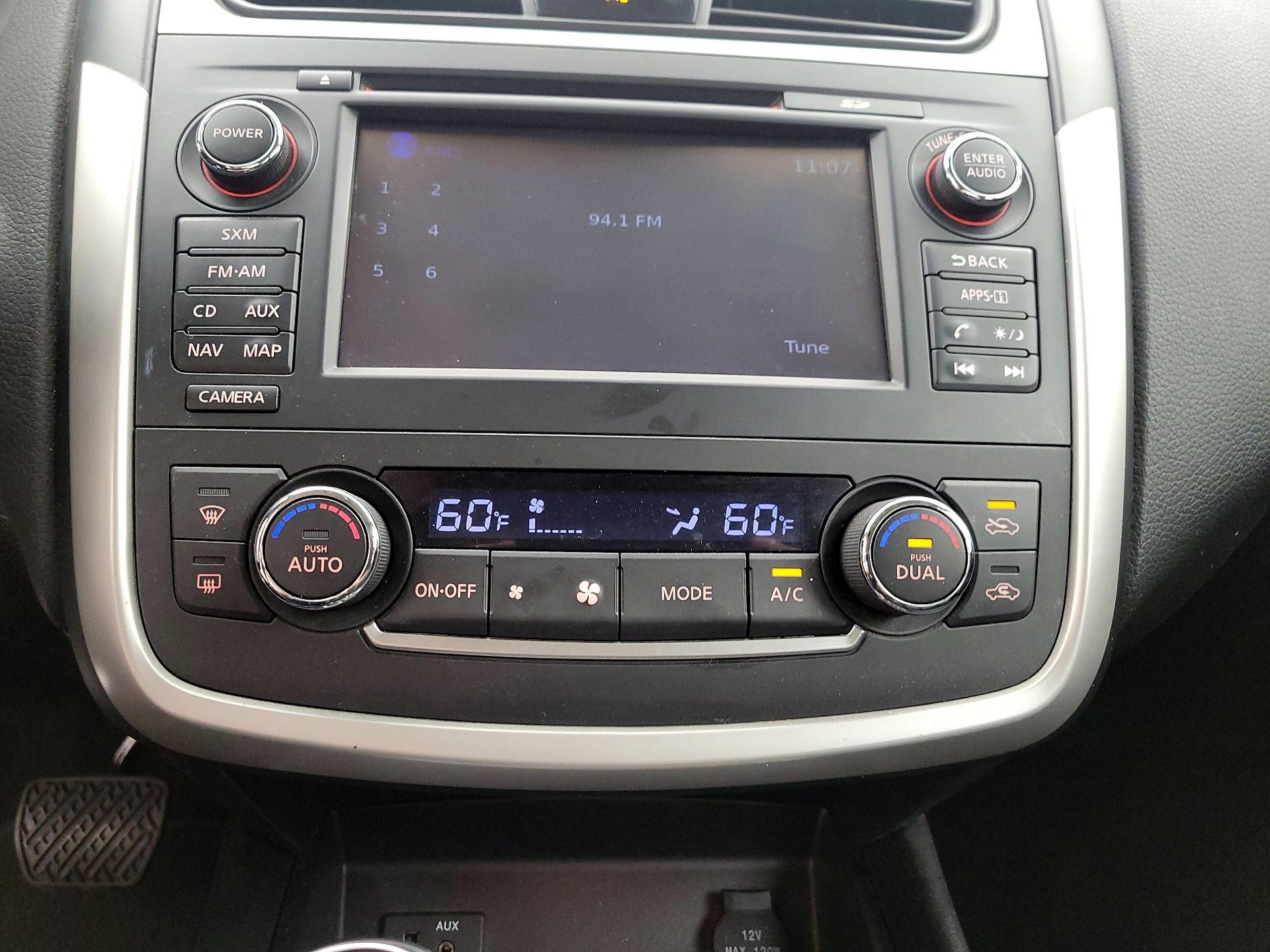 Thumbnail: 2016 Nissan Altima - 16