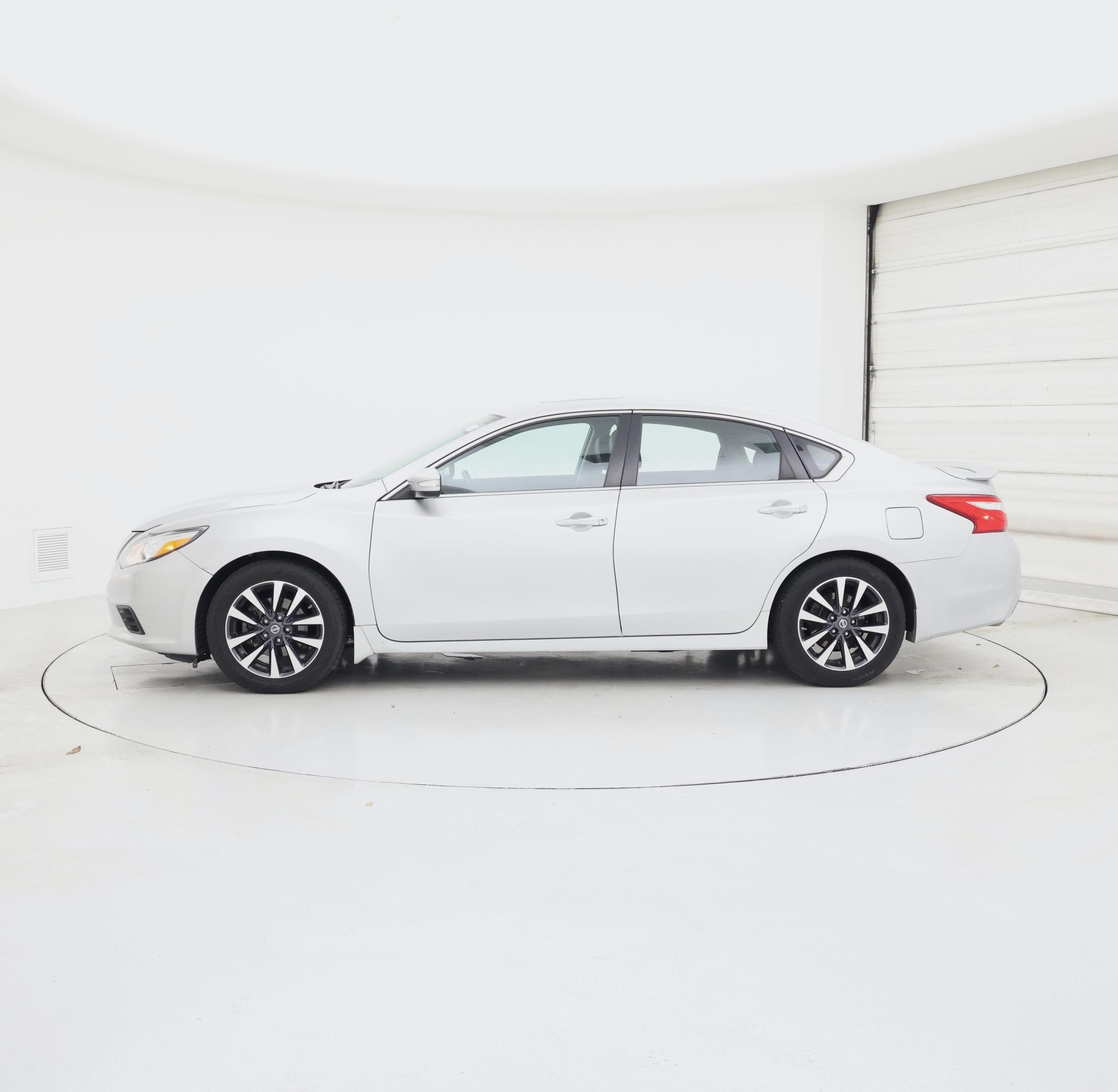 Thumbnail: 2016 Nissan Altima - 3