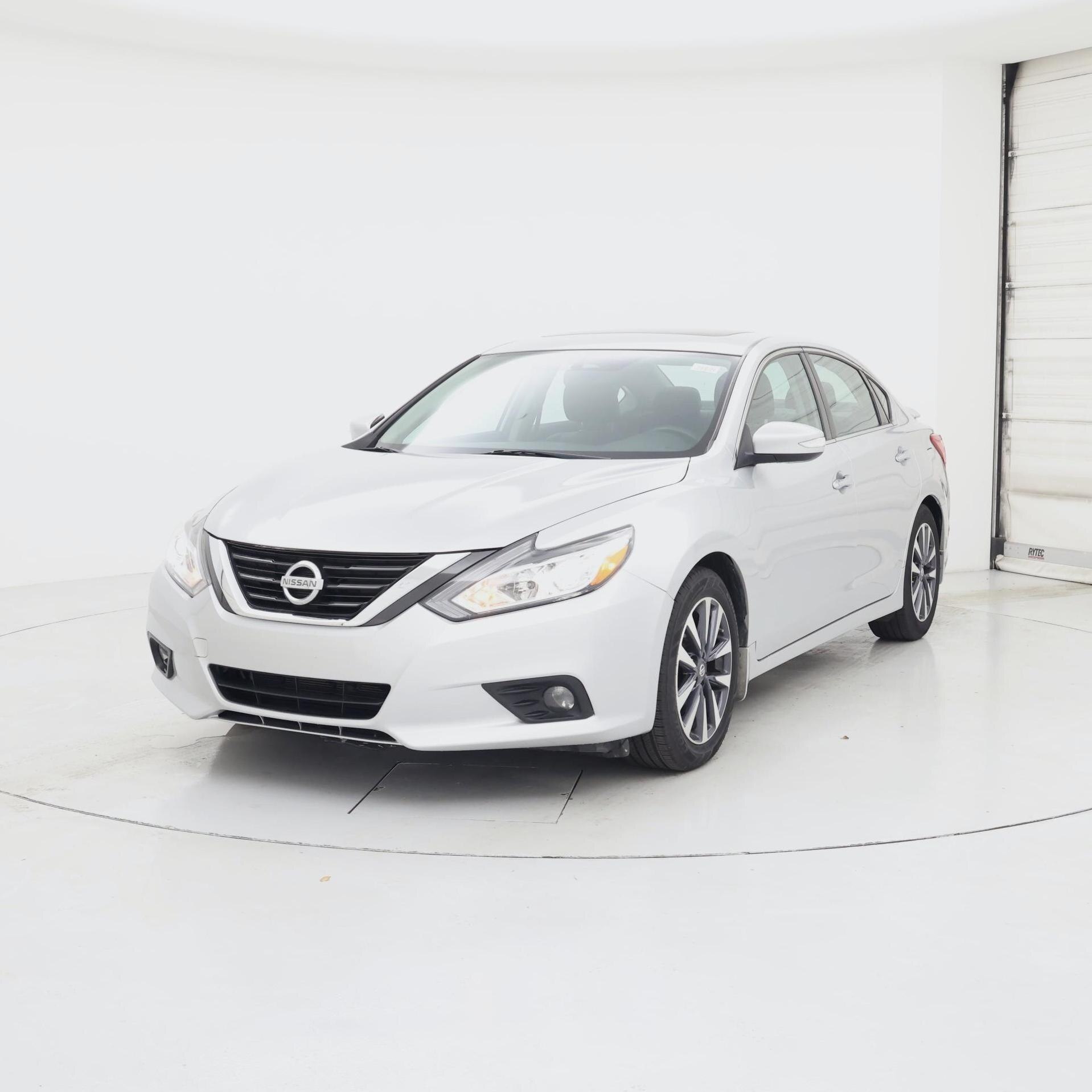 Thumbnail: 2016 Nissan Altima - 4
