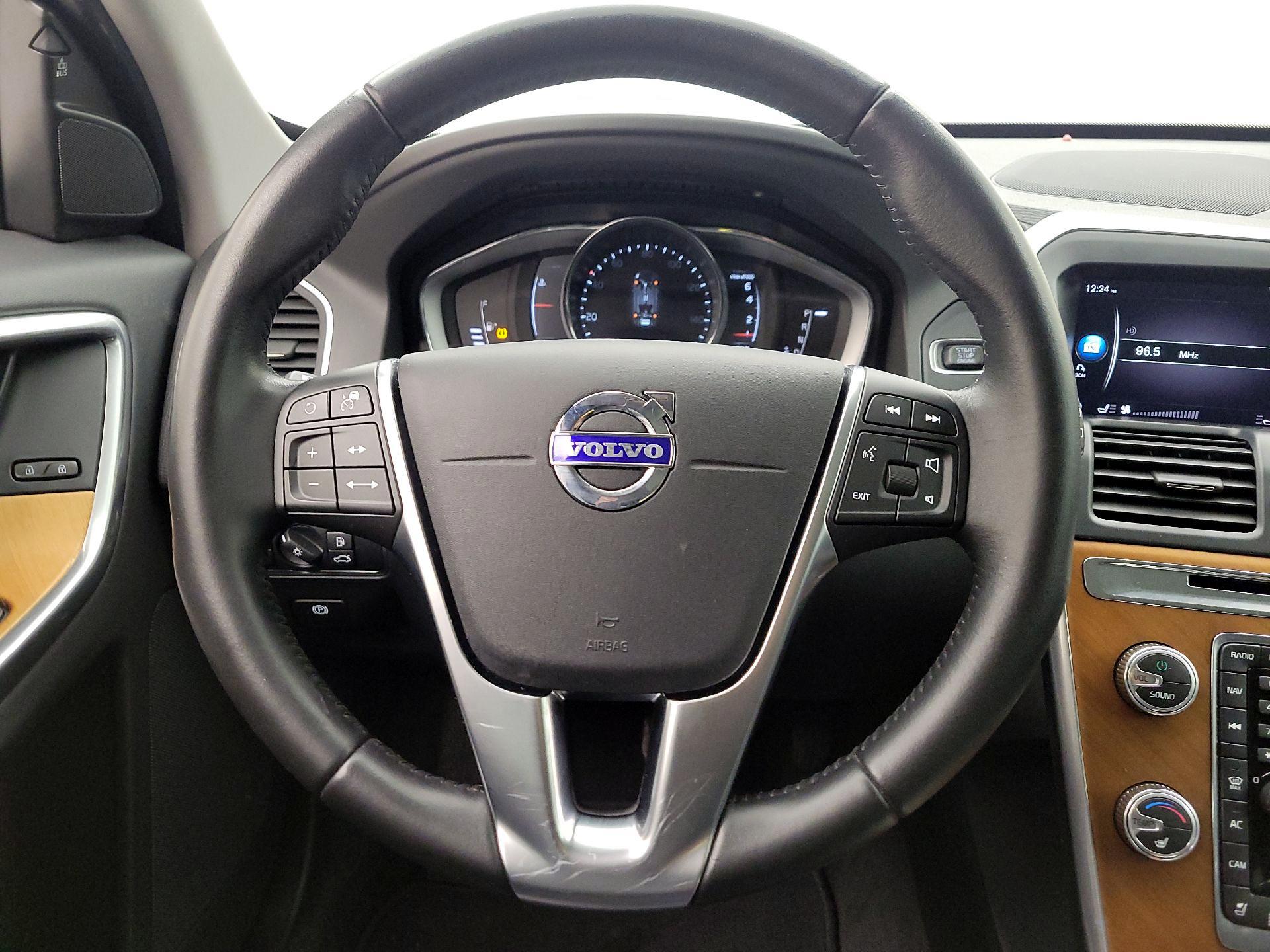 Thumbnail: 2017 Volvo XC60 - 10