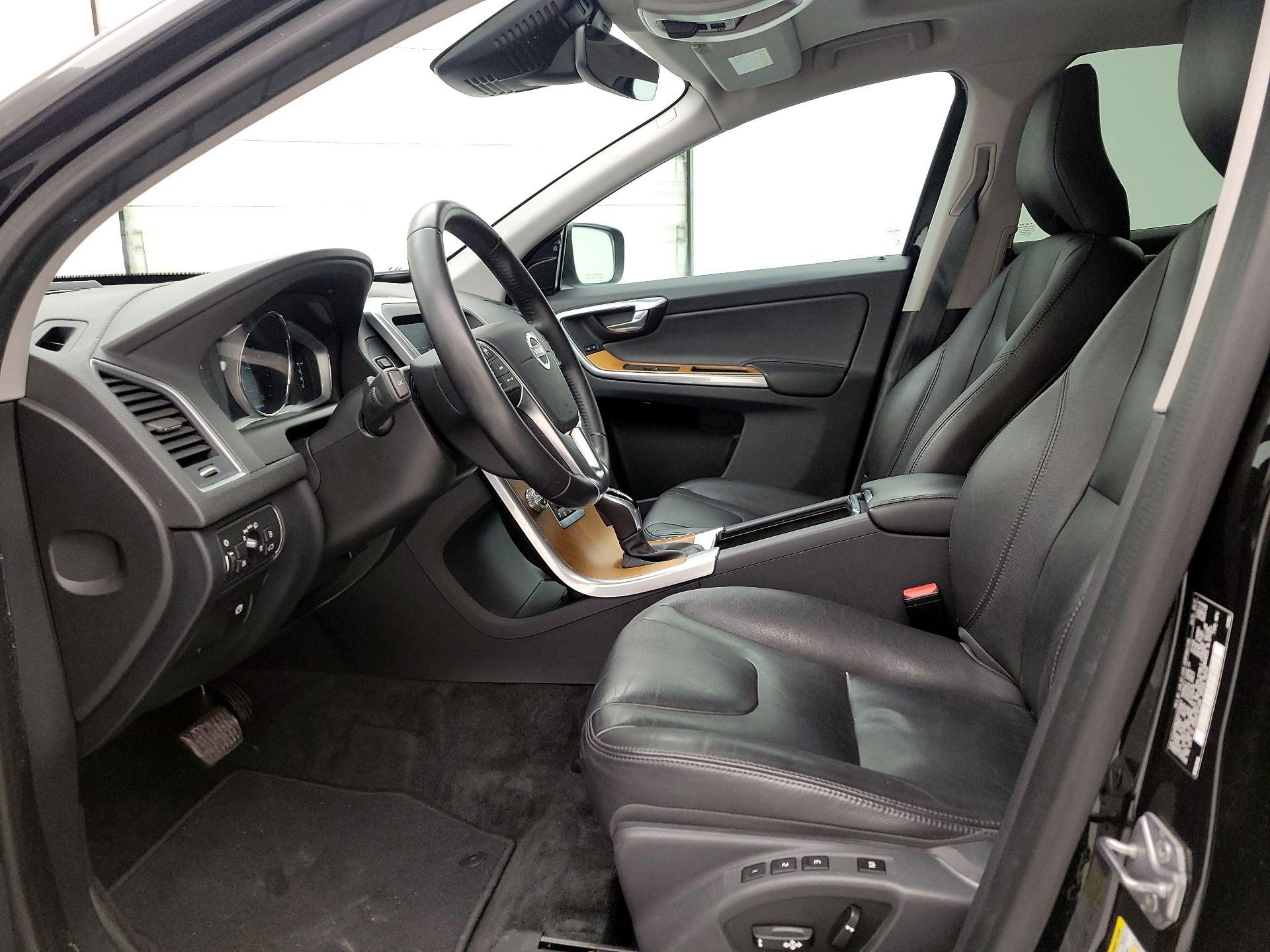 Thumbnail: 2017 Volvo XC60 - 11