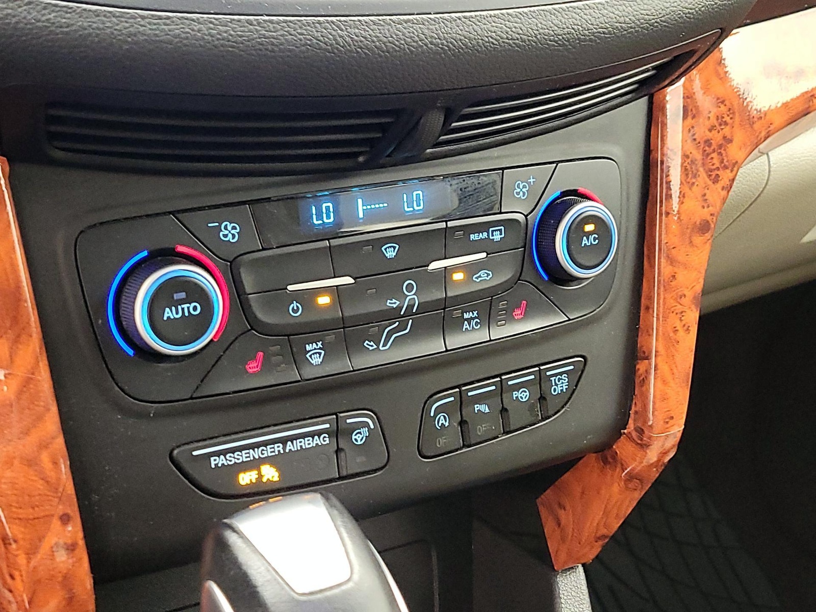 2019 Ford Escape Titanium - Photo 17