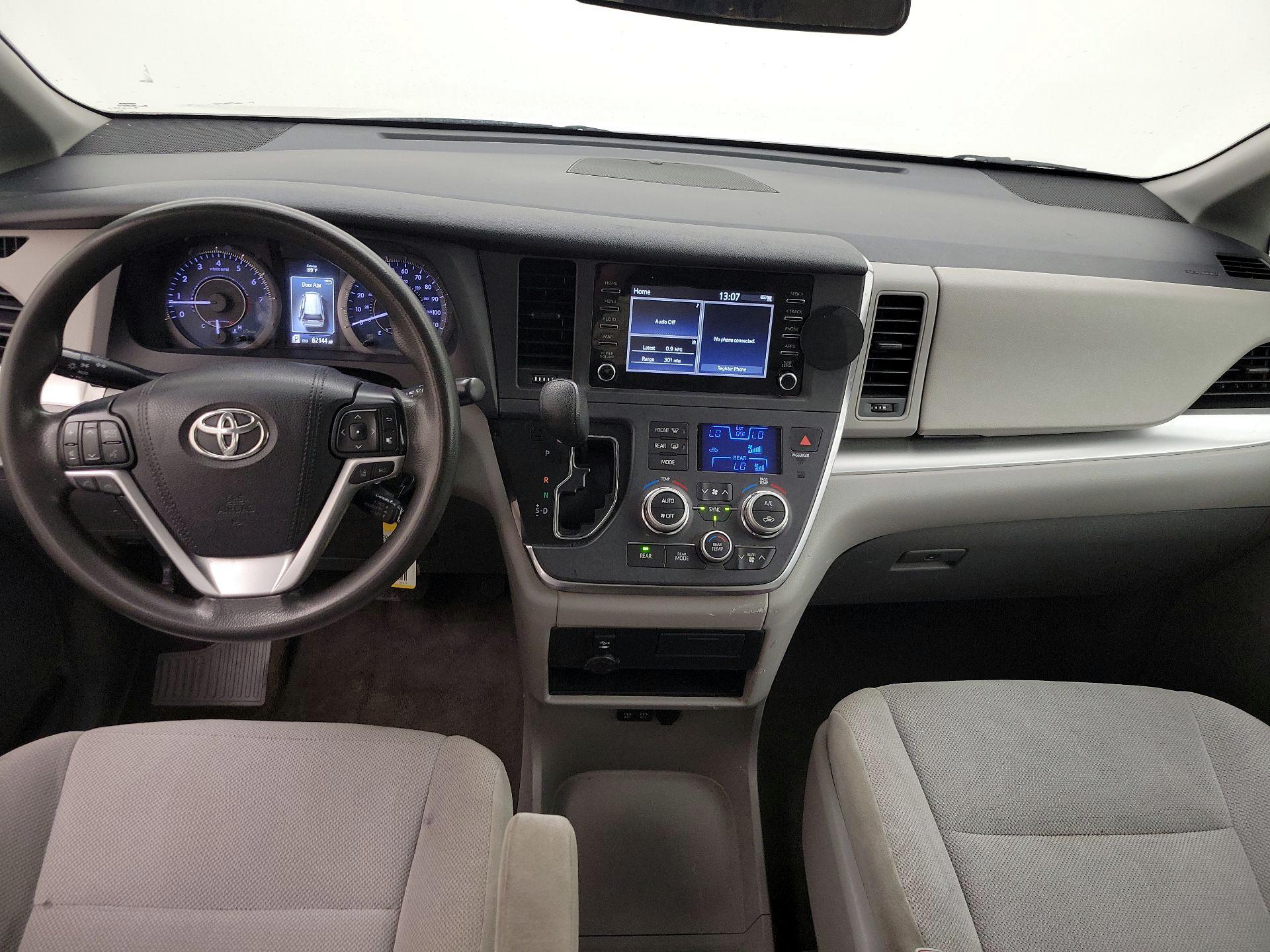 Thumbnail: 2019 Toyota Sienna - 9