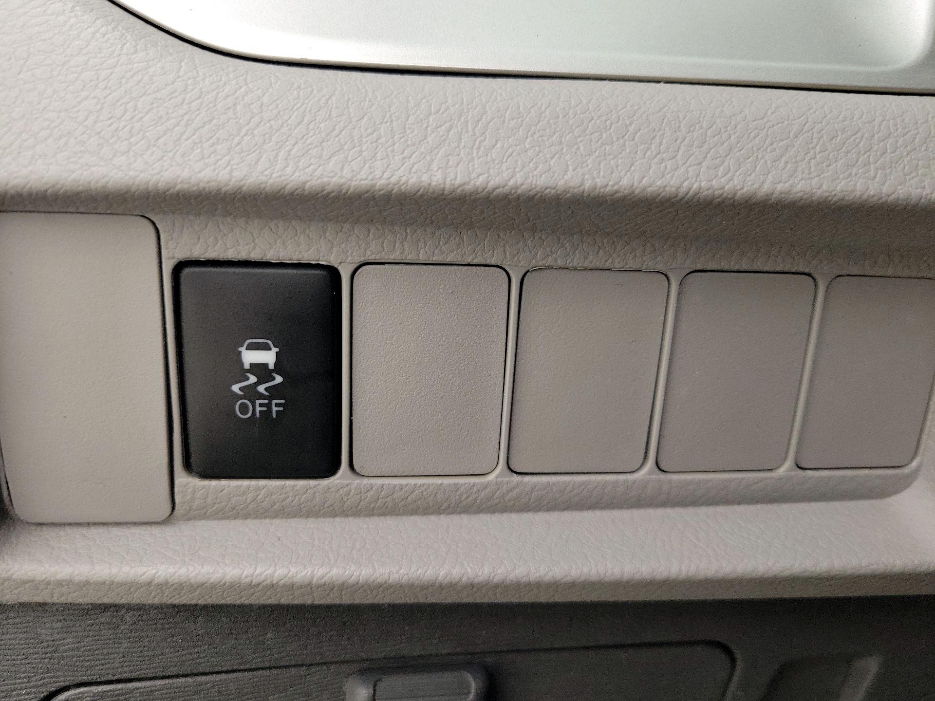 Thumbnail: 2019 Toyota Sienna - 13