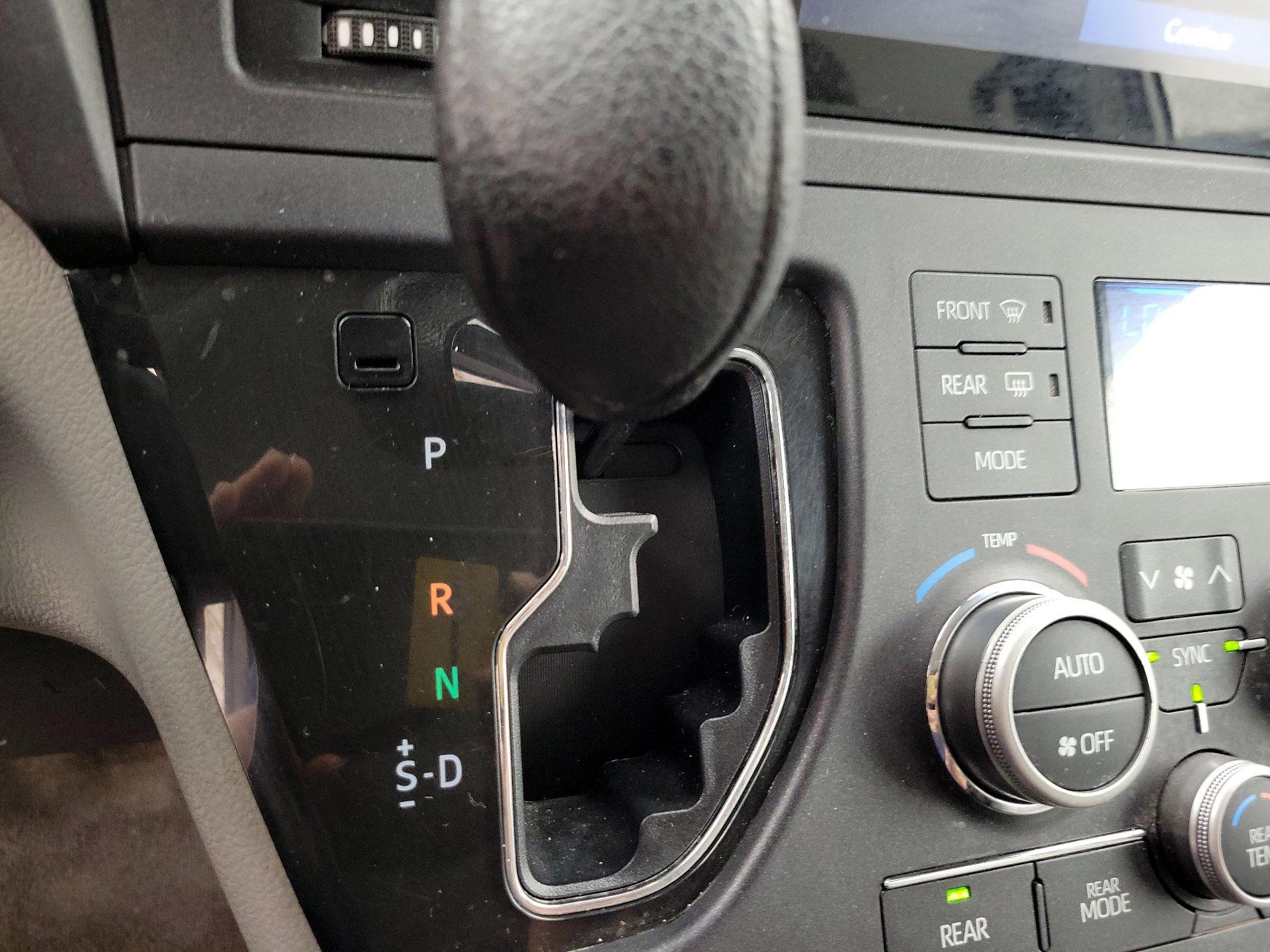 Thumbnail: 2019 Toyota Sienna - 17