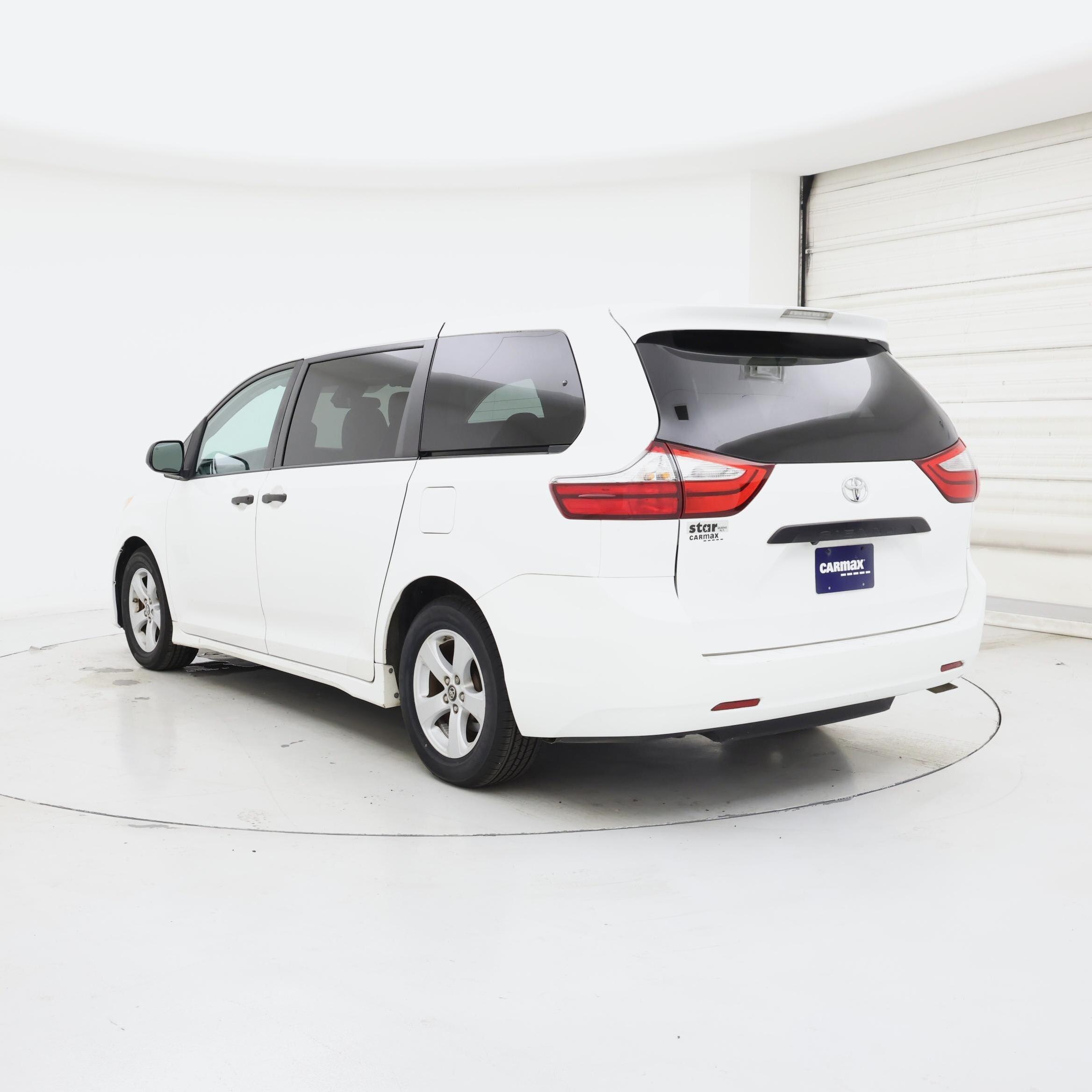Thumbnail: 2019 Toyota Sienna - 2