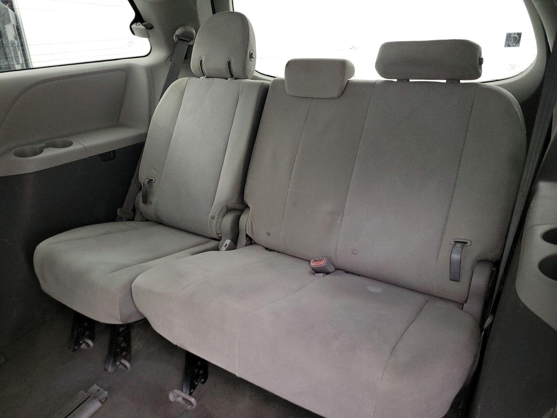 Thumbnail: 2019 Toyota Sienna - 20