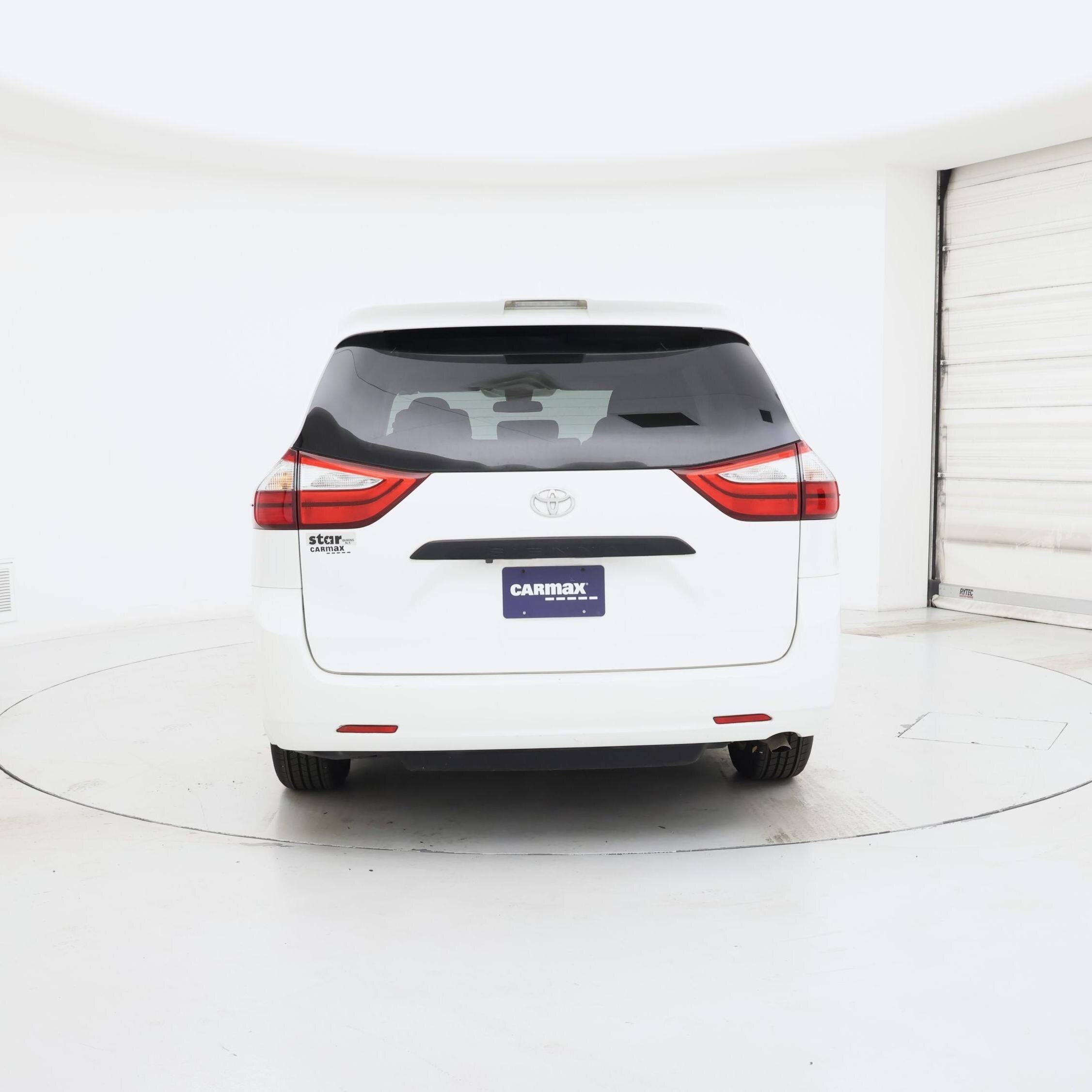 Thumbnail: 2019 Toyota Sienna - 6