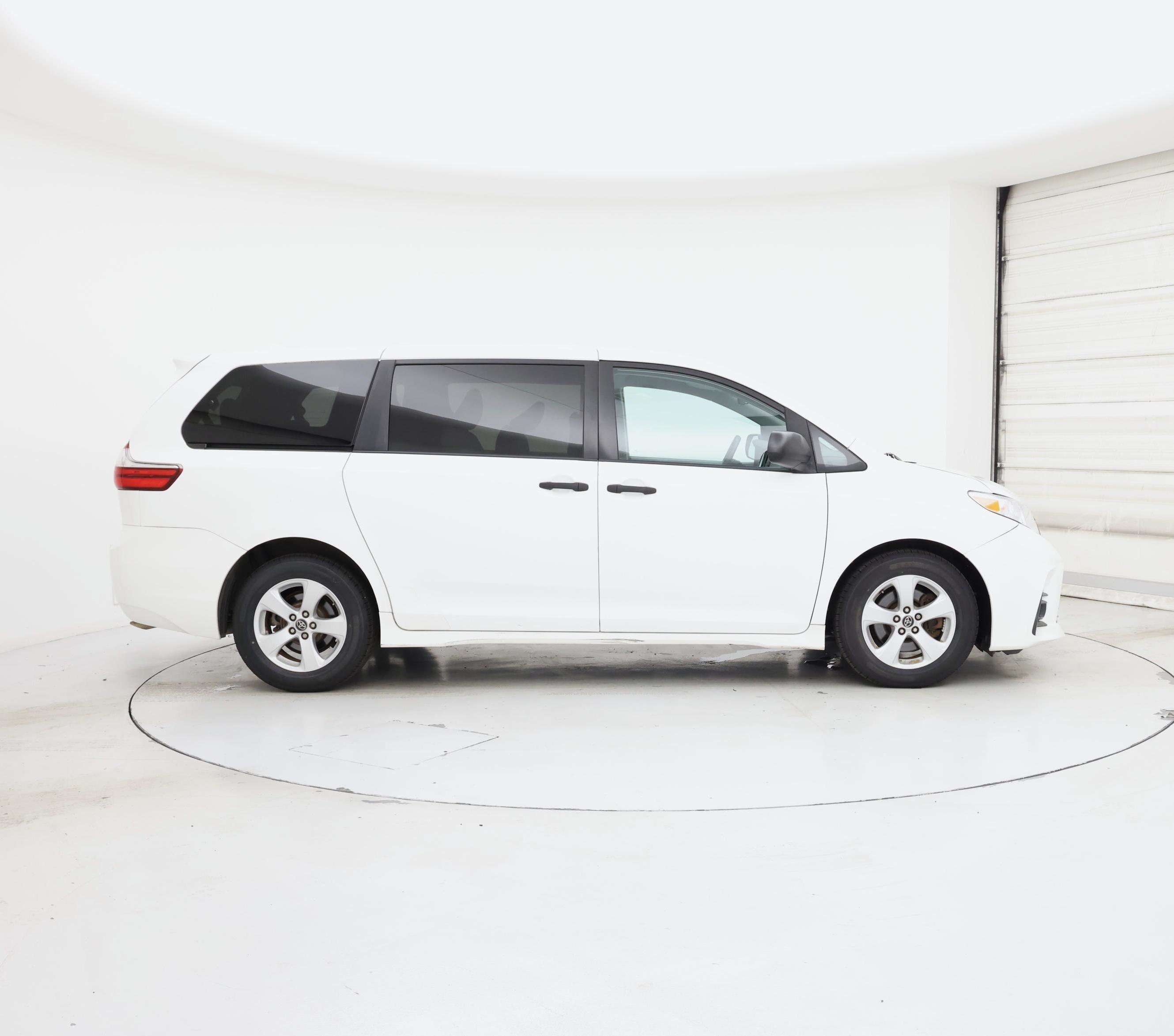 Thumbnail: 2019 Toyota Sienna - 7