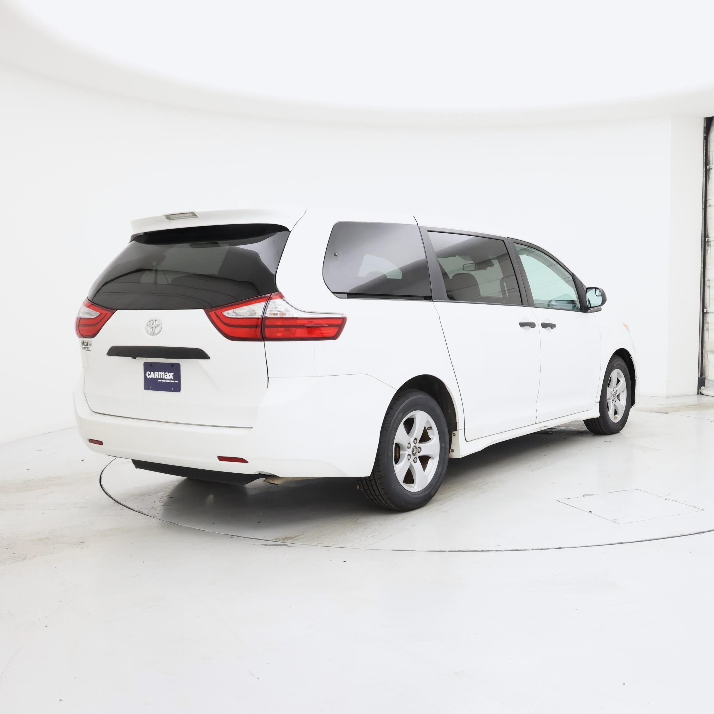 Thumbnail: 2019 Toyota Sienna - 8
