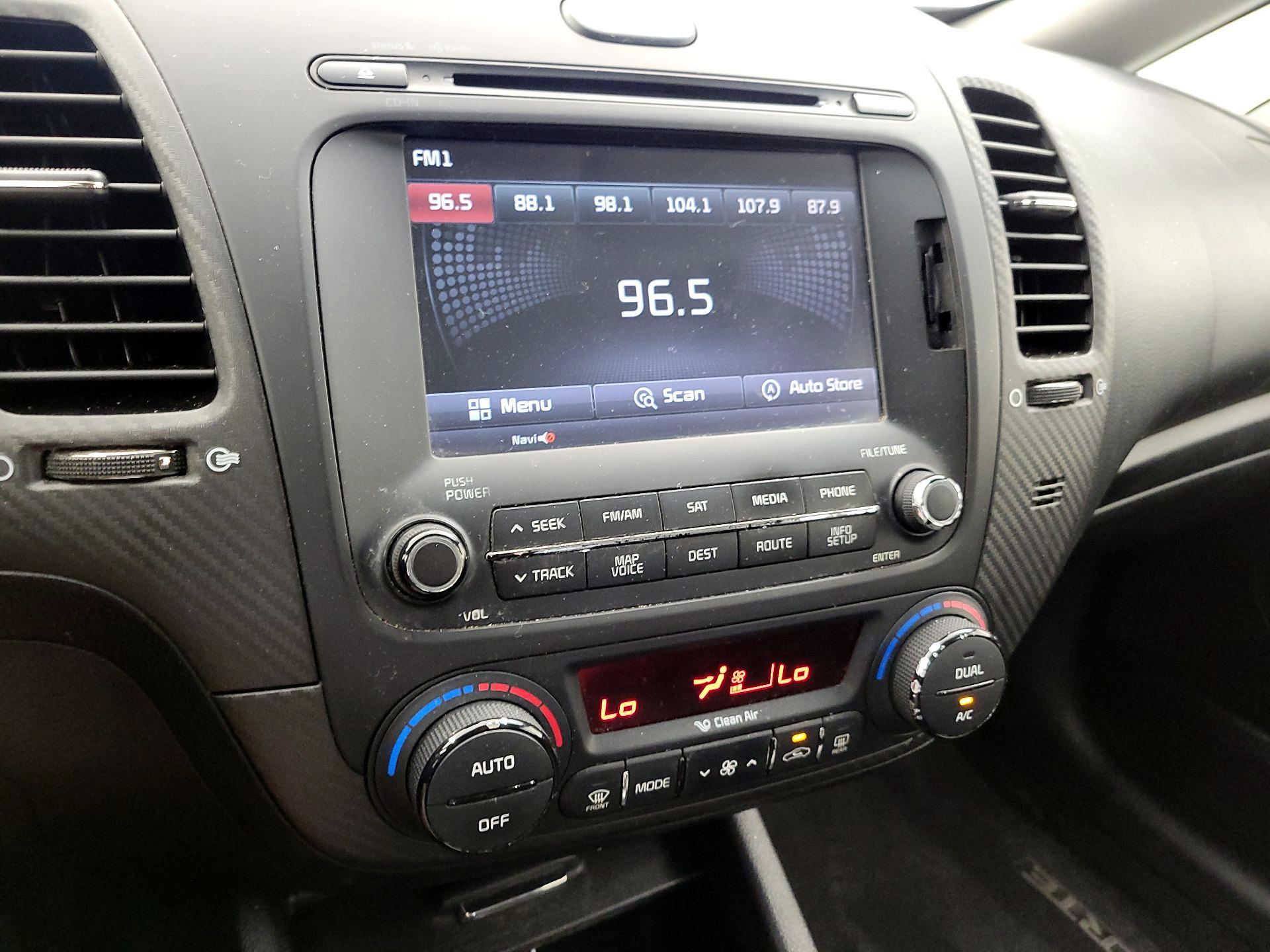 Thumbnail: 2016 Kia Forte - 16