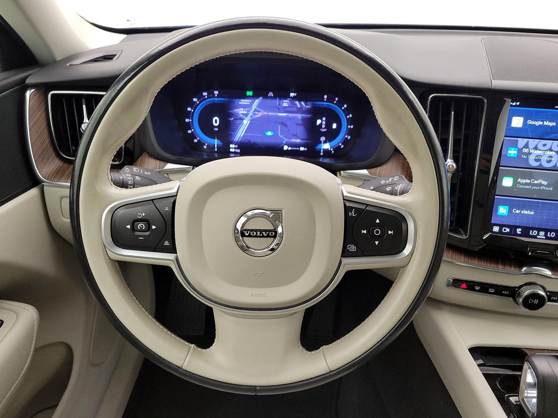 Thumbnail: 2022 Volvo XC60 - 10