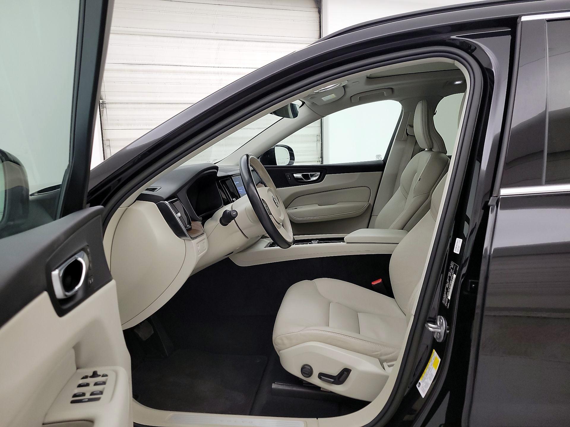 Thumbnail: 2022 Volvo XC60 - 11