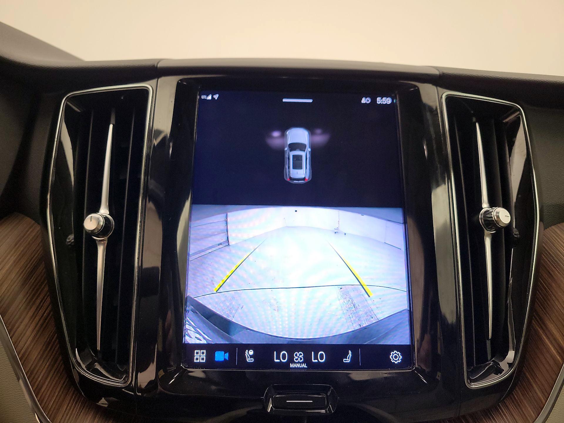 Thumbnail: 2022 Volvo XC60 - 14