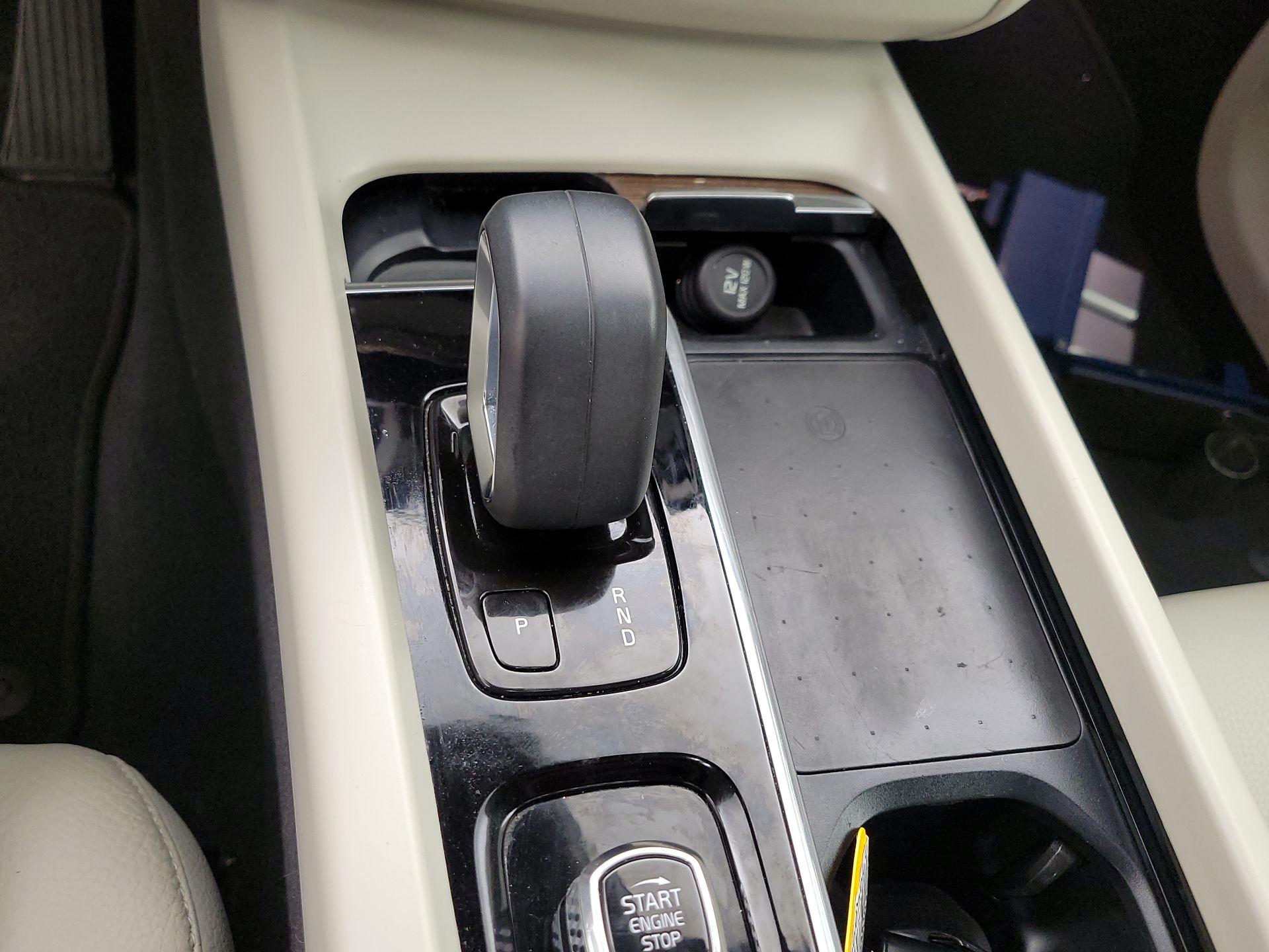 Thumbnail: 2022 Volvo XC60 - 17