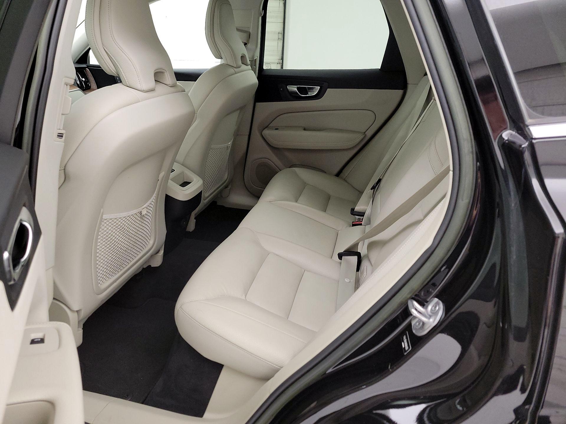 Thumbnail: 2022 Volvo XC60 - 20