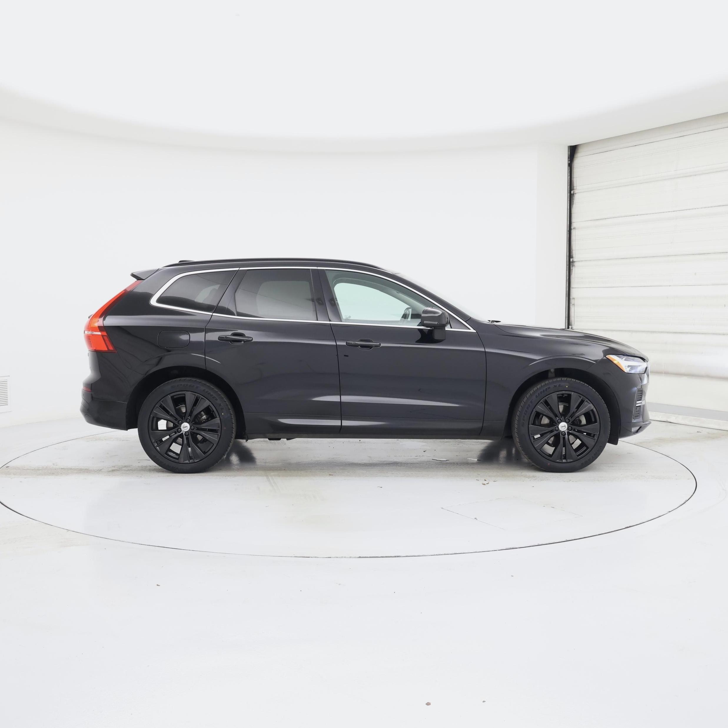 Thumbnail: 2022 Volvo XC60 - 7