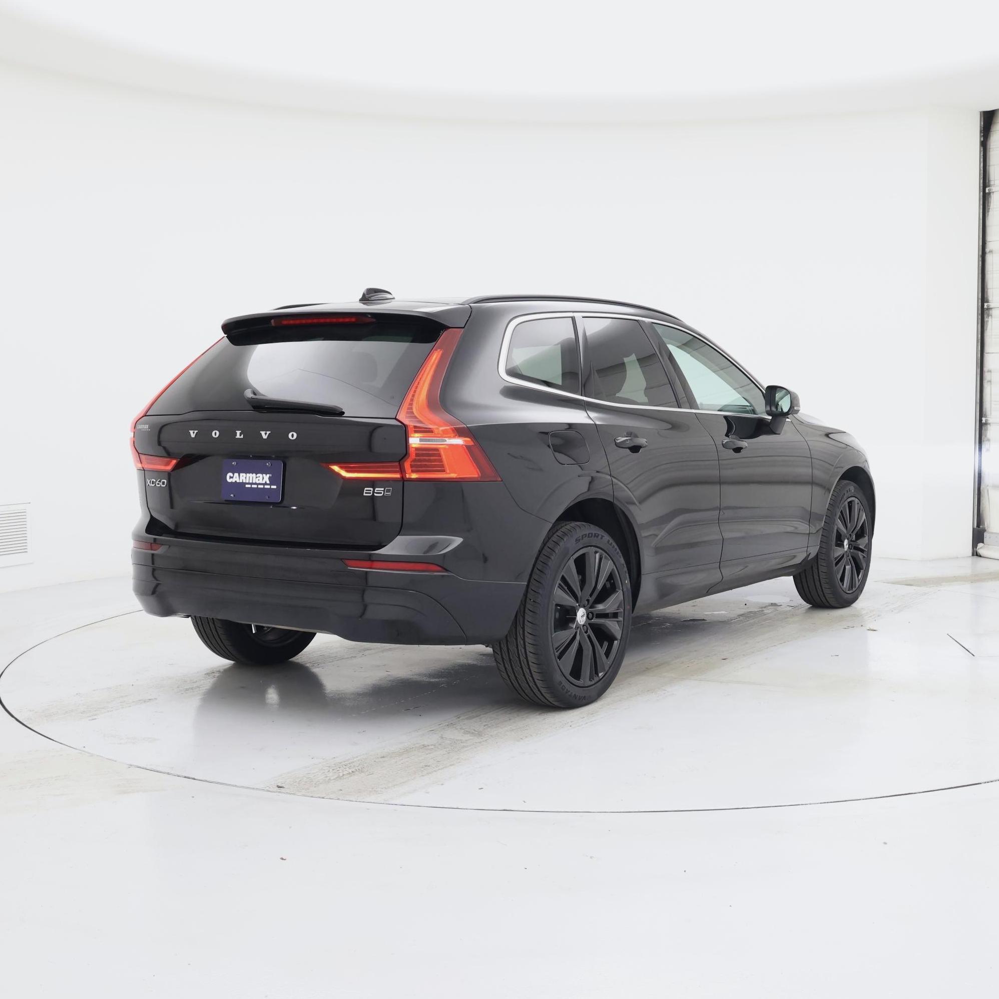 Thumbnail: 2022 Volvo XC60 - 8