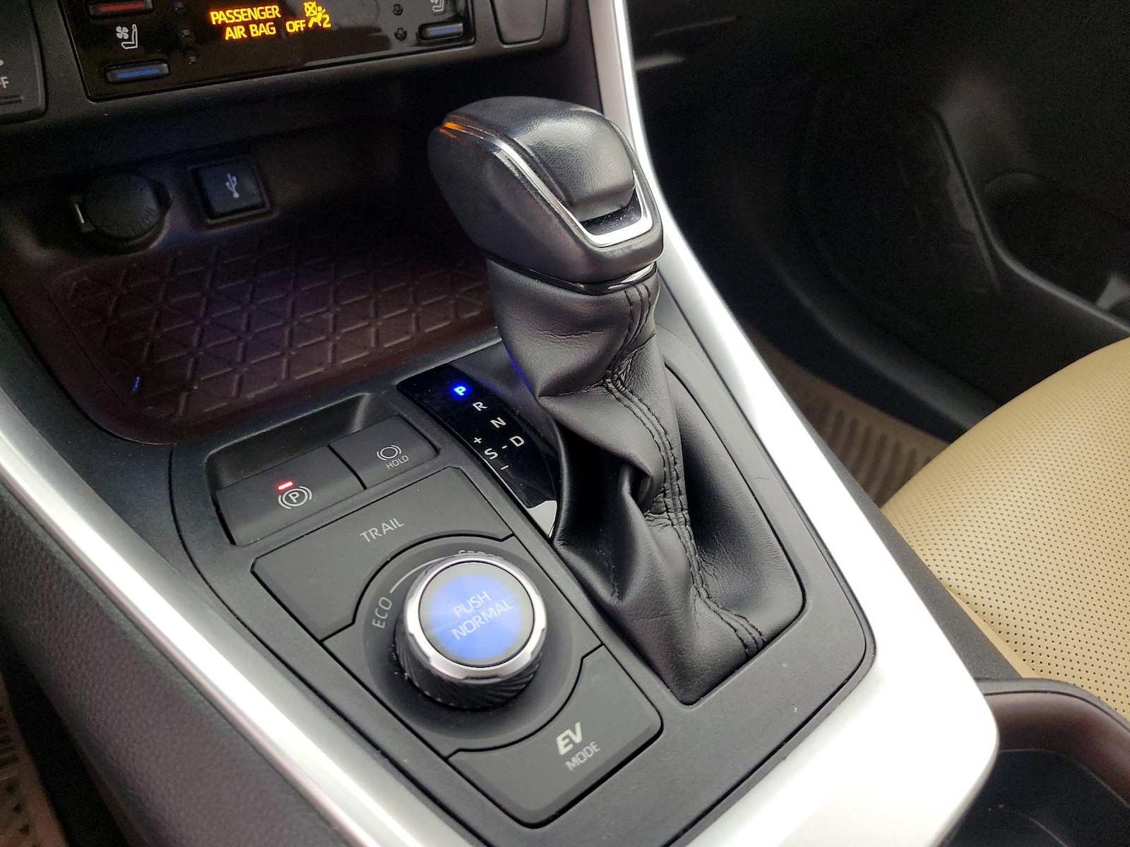 2020 Toyota RAV4 Limited - Photo 18