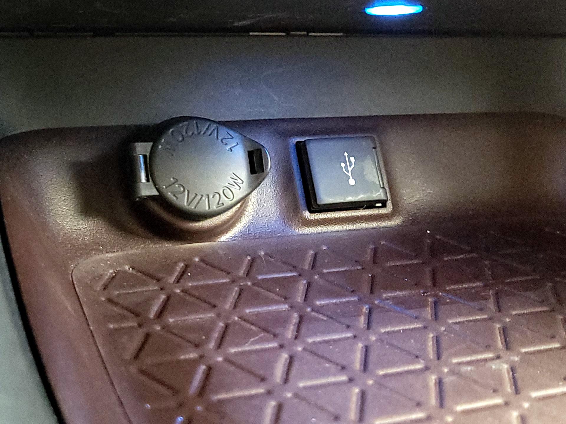 Thumbnail: 2020 Toyota RAV4 - 18