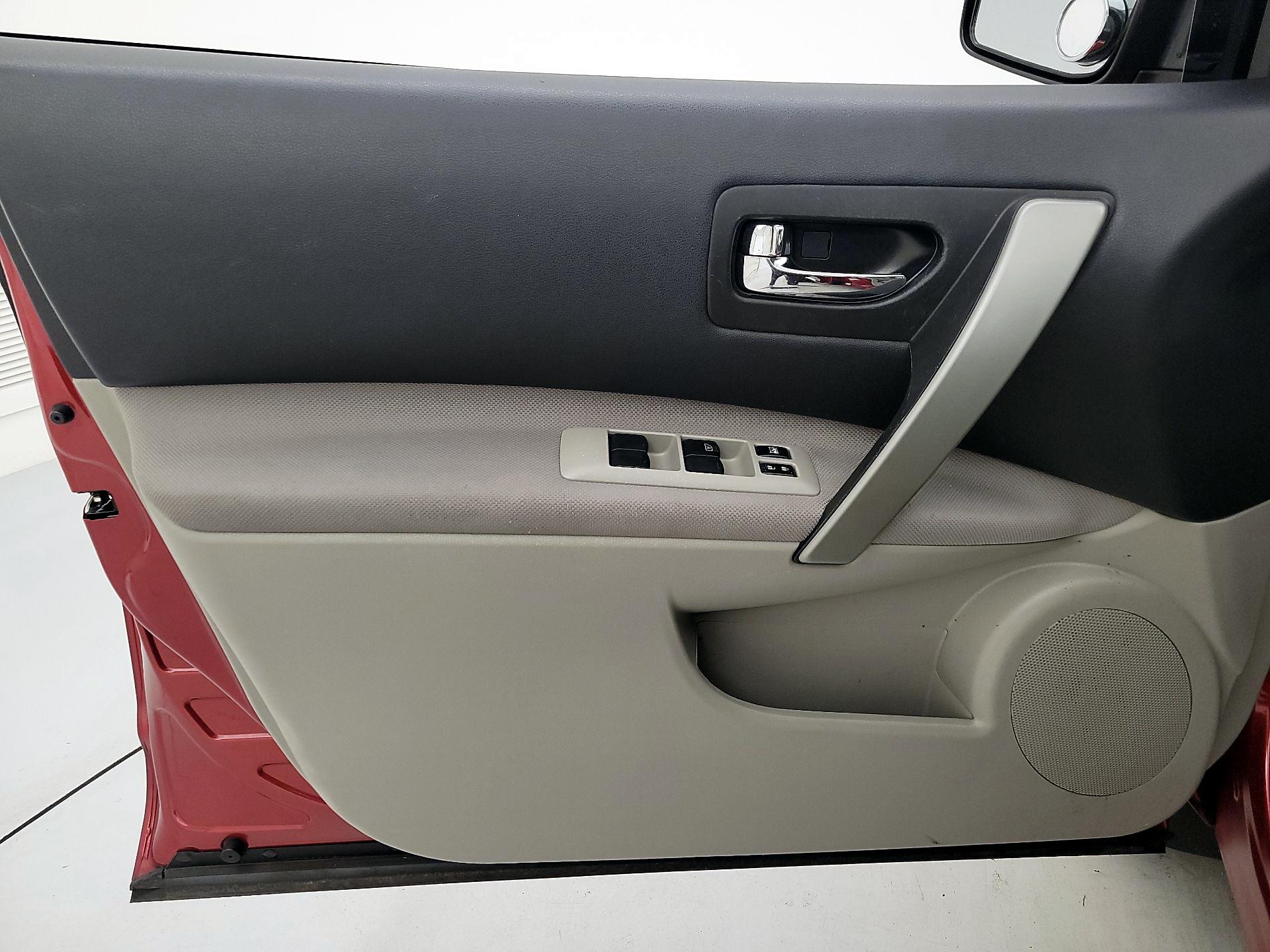 Thumbnail: 2015 Nissan Rogue - 12