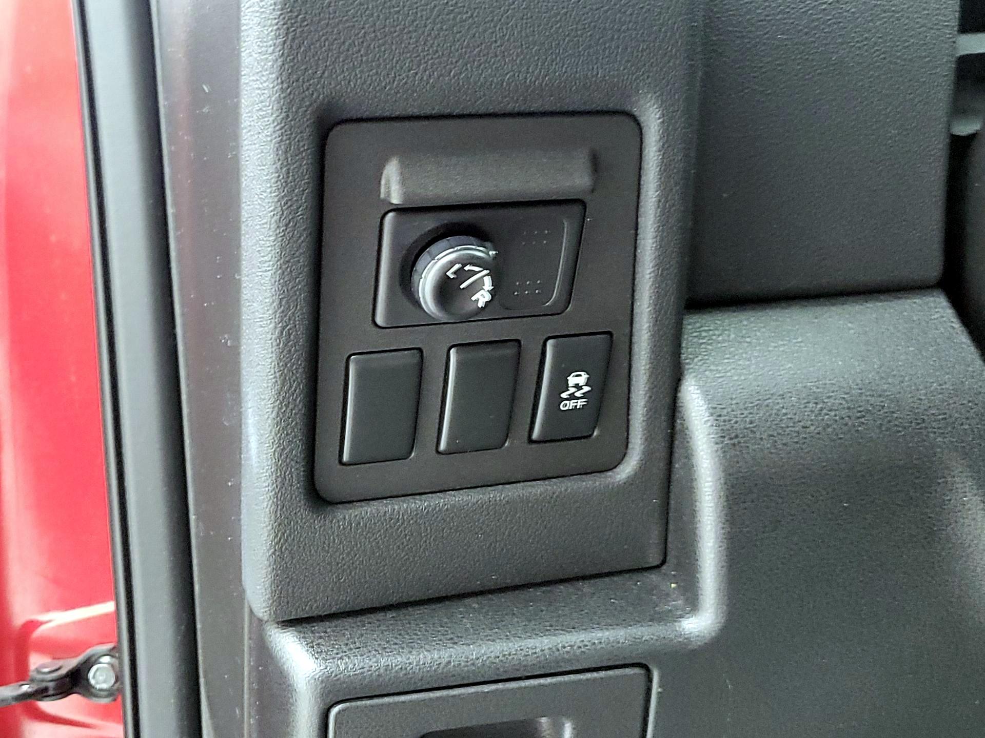 Thumbnail: 2015 Nissan Rogue - 13