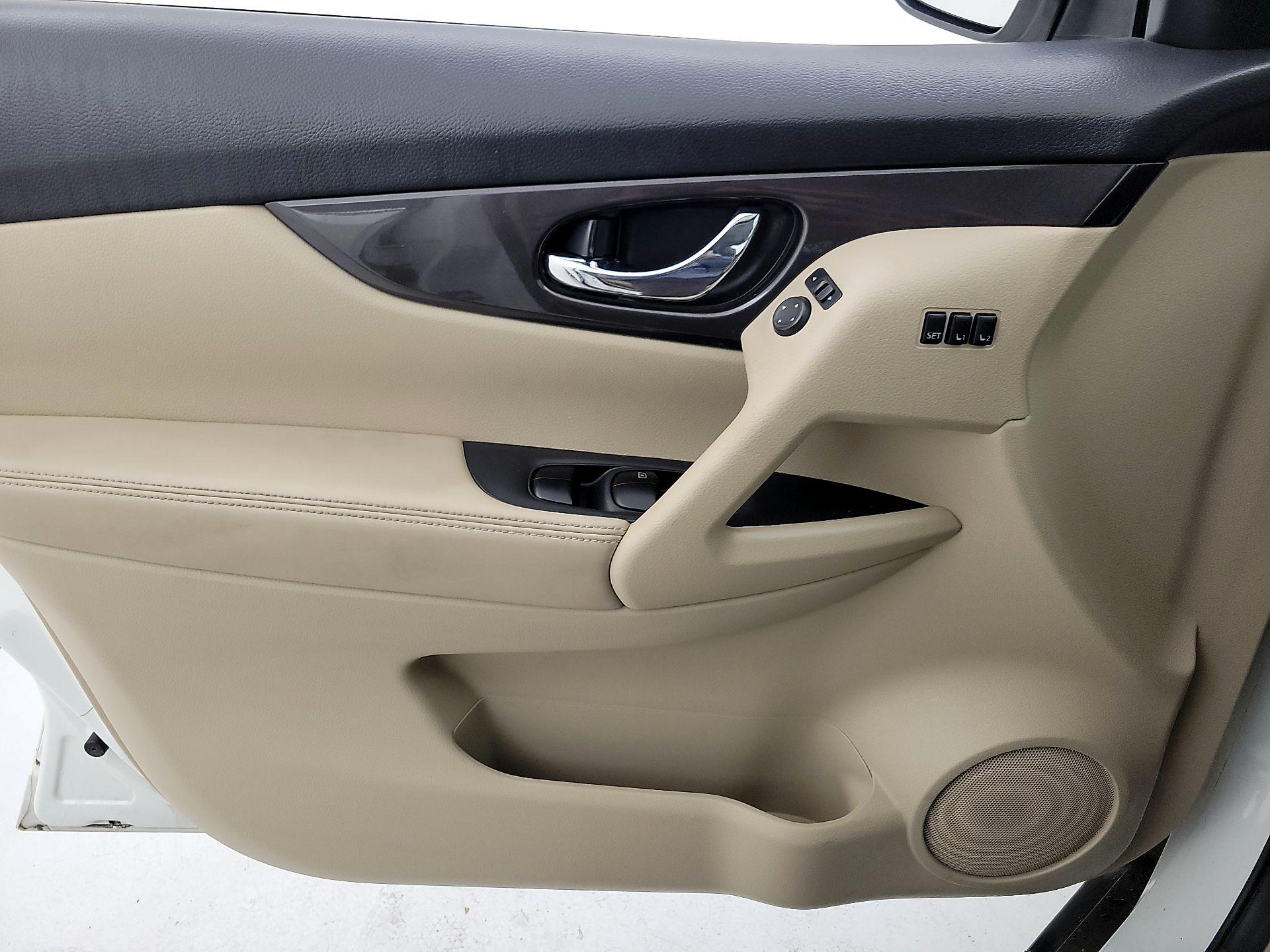 Thumbnail: 2019 Nissan Rogue - 12