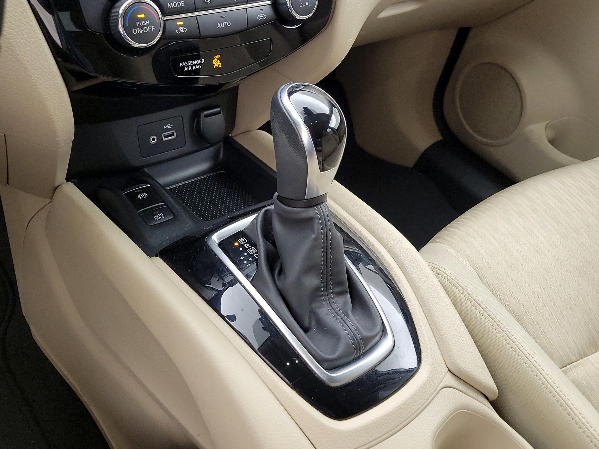 Thumbnail: 2019 Nissan Rogue - 17