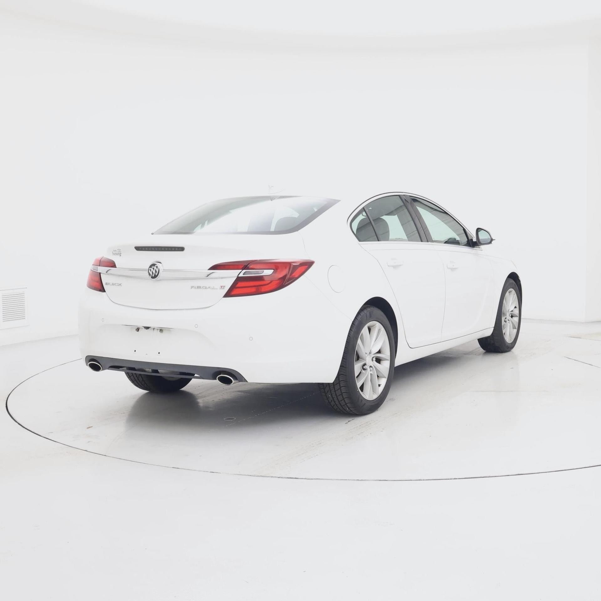 Thumbnail: 2016 Buick Regal - 8