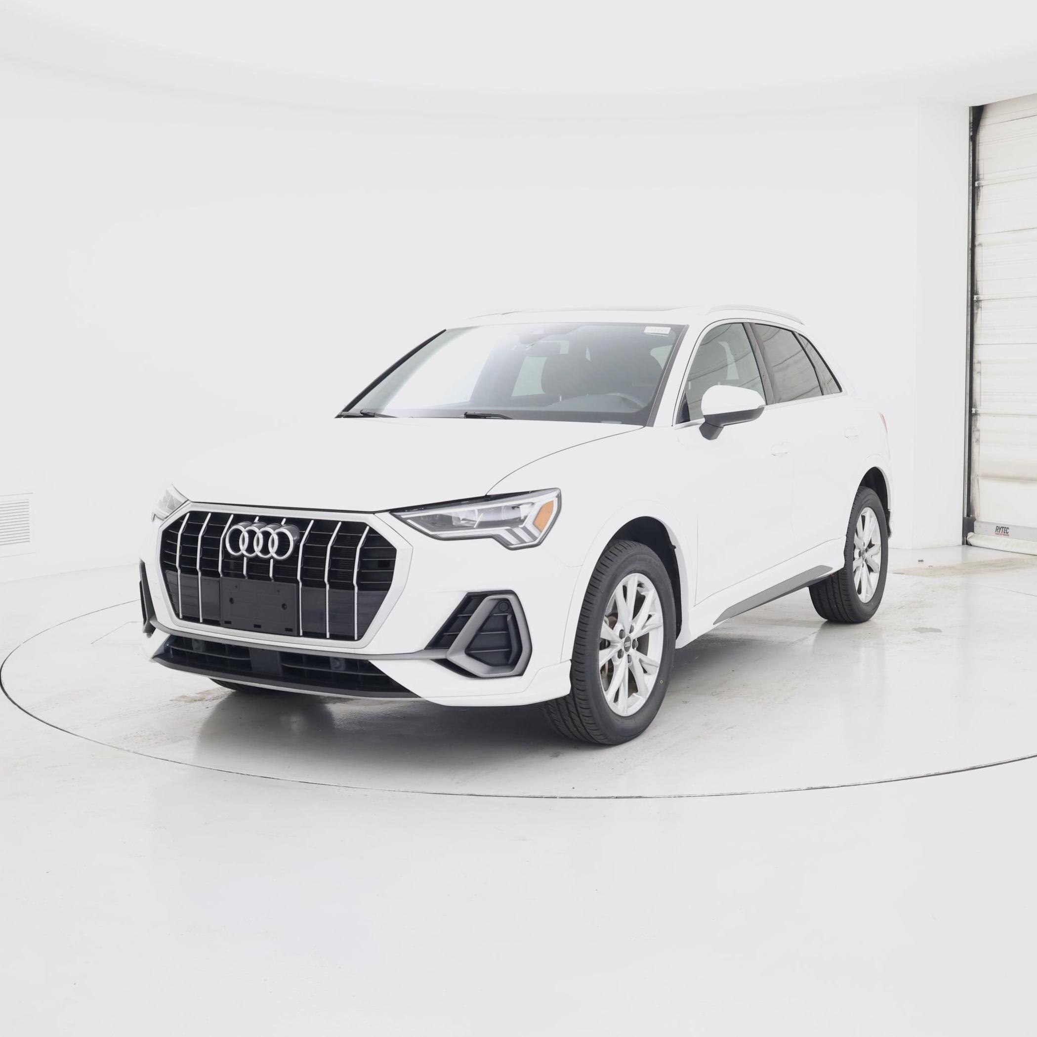 Thumbnail: 2023 Audi Q3 - 4