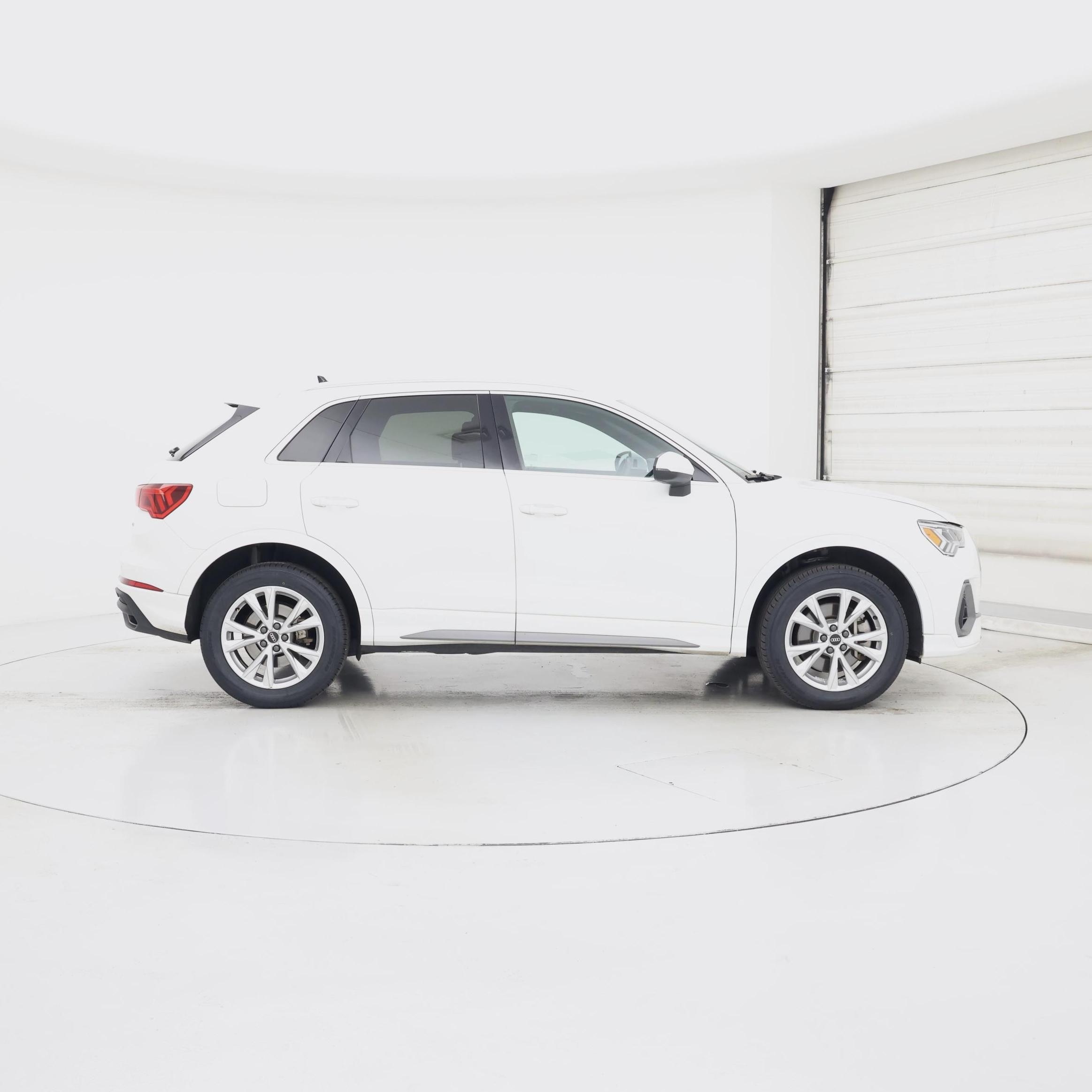 Thumbnail: 2023 Audi Q3 - 7